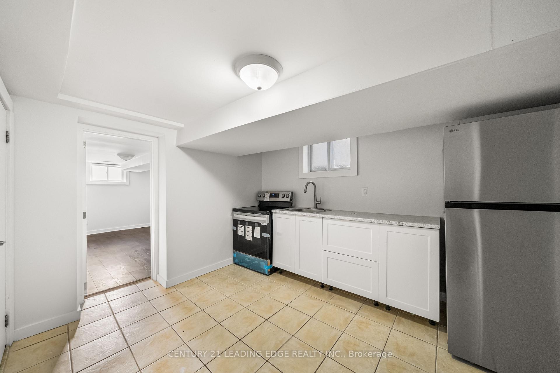 Photo 6 of Unit unit B, 620 Birchmount Road, Scarborough, Clairlea-Birchmount — HOMEH