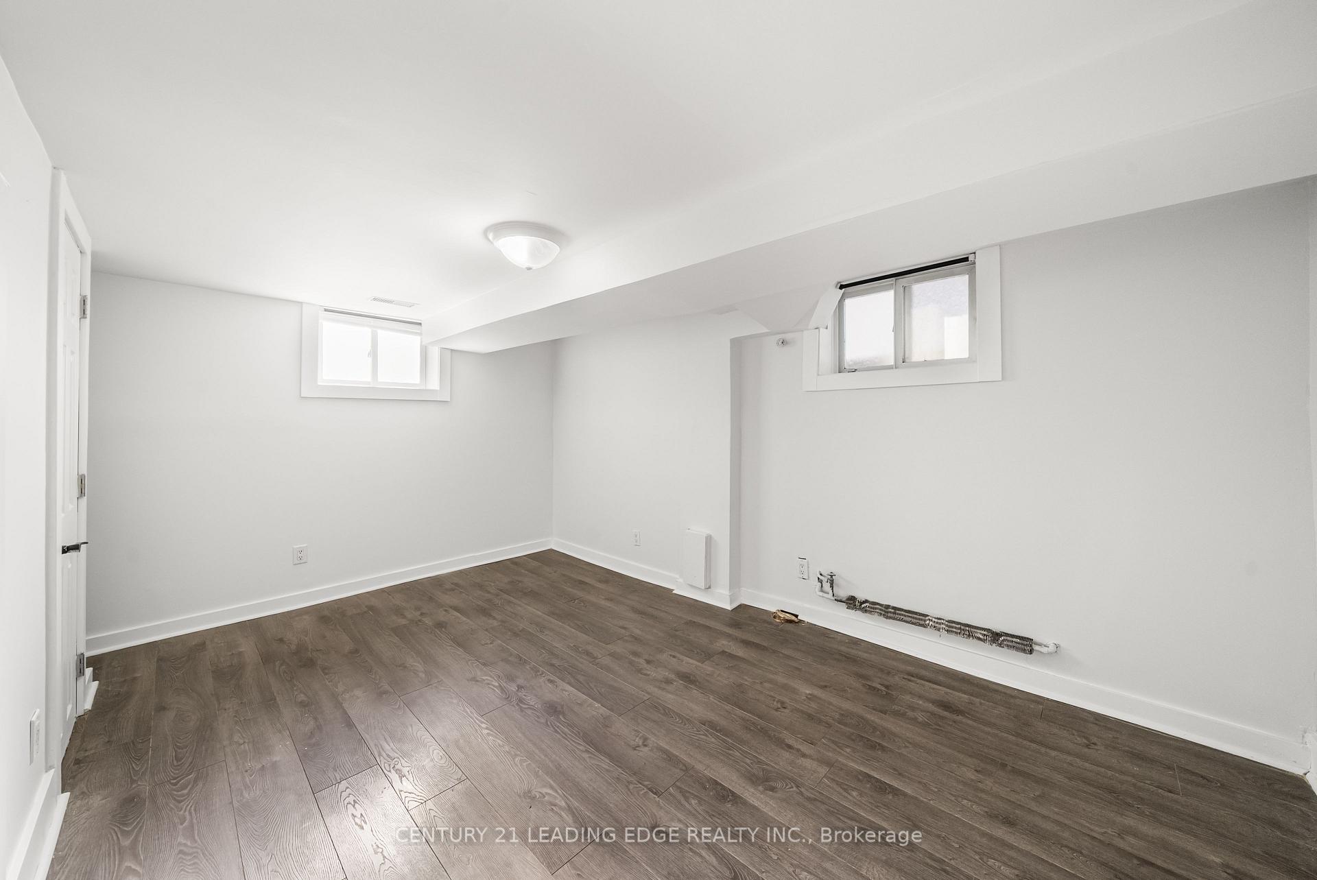 Photo 7 of Unit unit B, 620 Birchmount Road, Scarborough, Clairlea-Birchmount — HOMEH