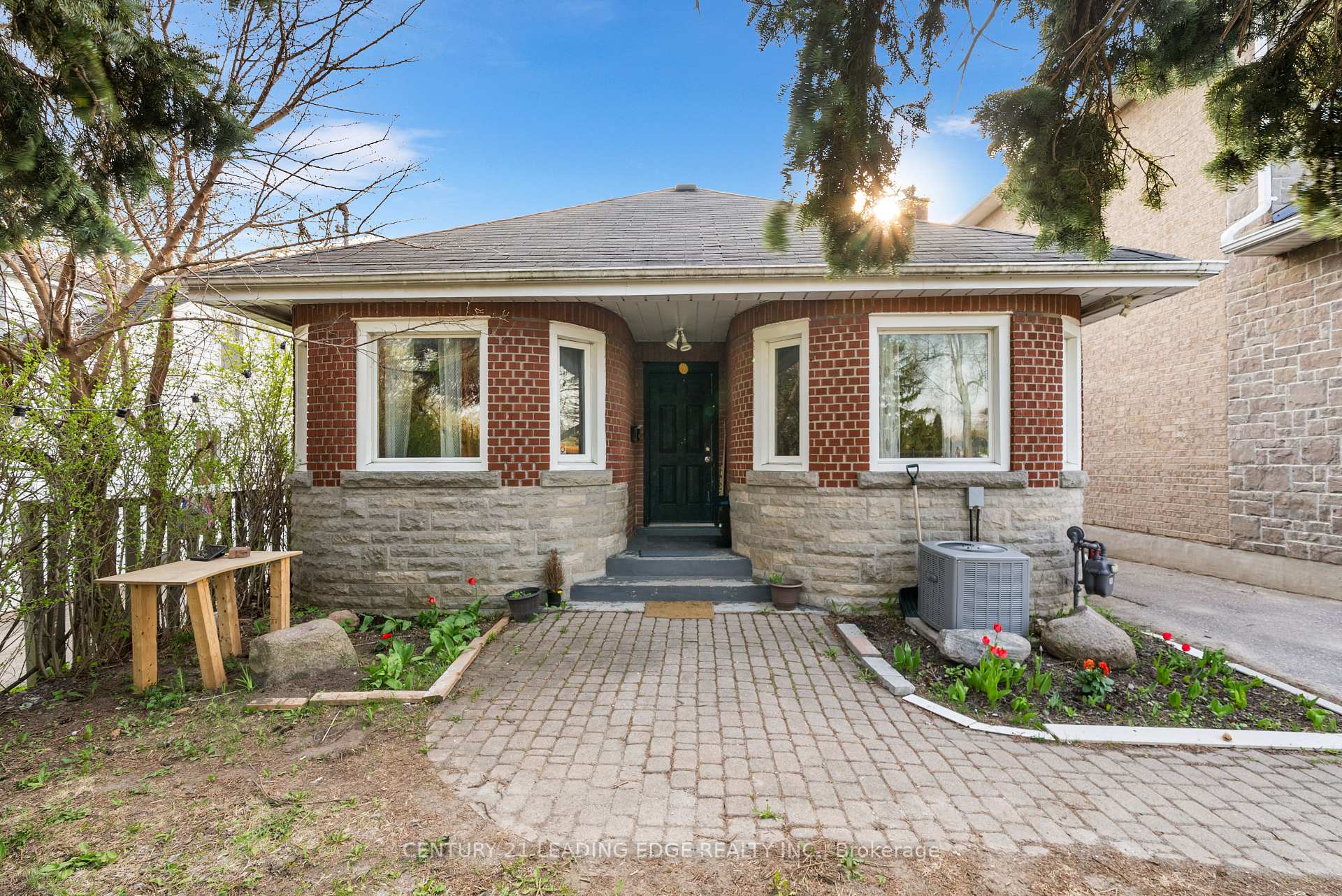 Photo 11 of Unit unit B, 620 Birchmount Road, Scarborough, Clairlea-Birchmount — HOMEH