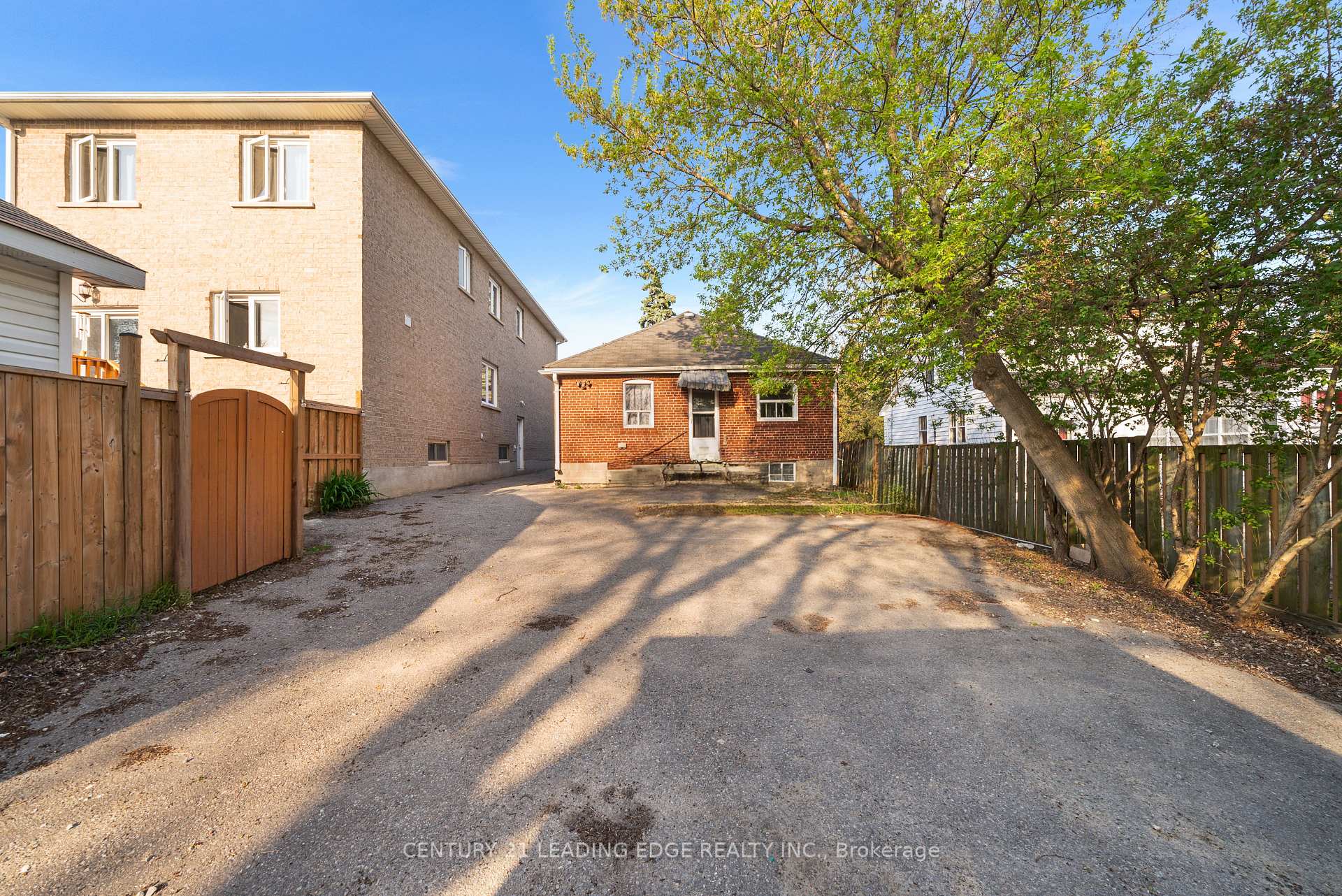 Photo 12 of Unit unit B, 620 Birchmount Road, Scarborough, Clairlea-Birchmount — HOMEH