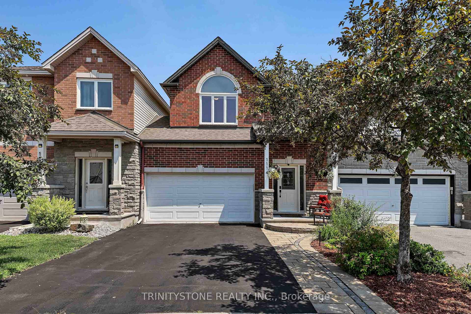 Front of 1114 Northgraves Crescent