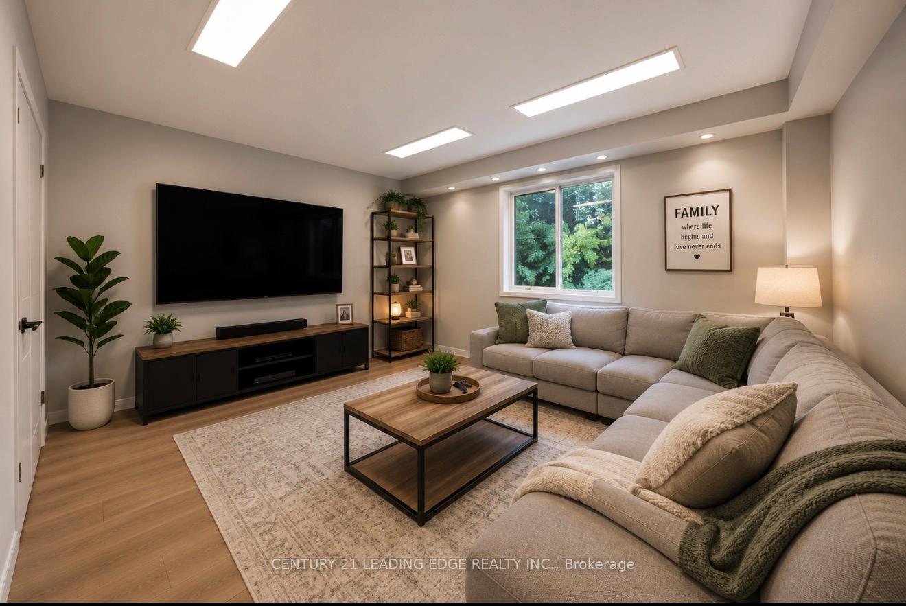 Photo 7 of 527 Glengarry Avenue, Toronto, Bedford Park-Nortown — HOMEH