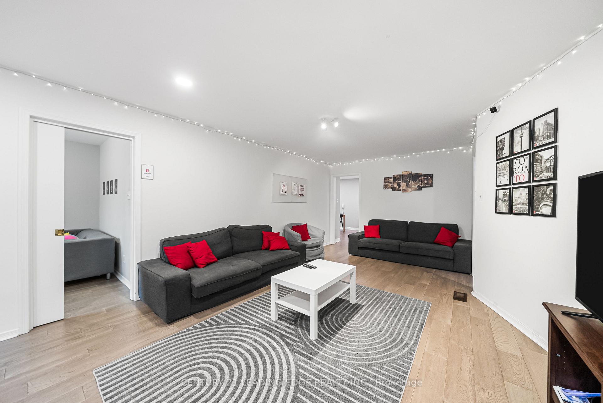 Photo 16 of 527 Glengarry Avenue, Toronto, Bedford Park-Nortown — HOMEH