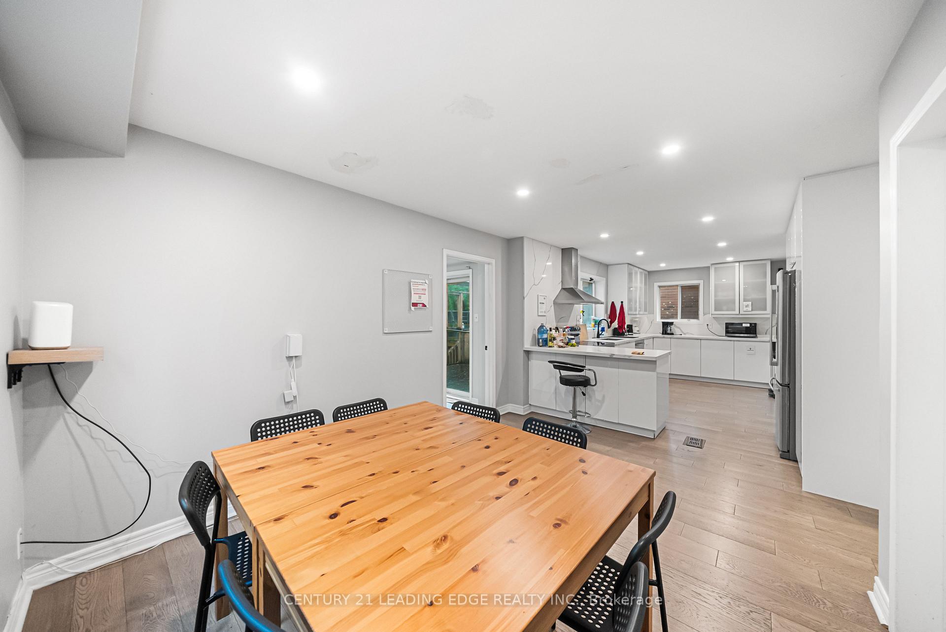 Photo 24 of 527 Glengarry Avenue, Toronto, Bedford Park-Nortown — HOMEH