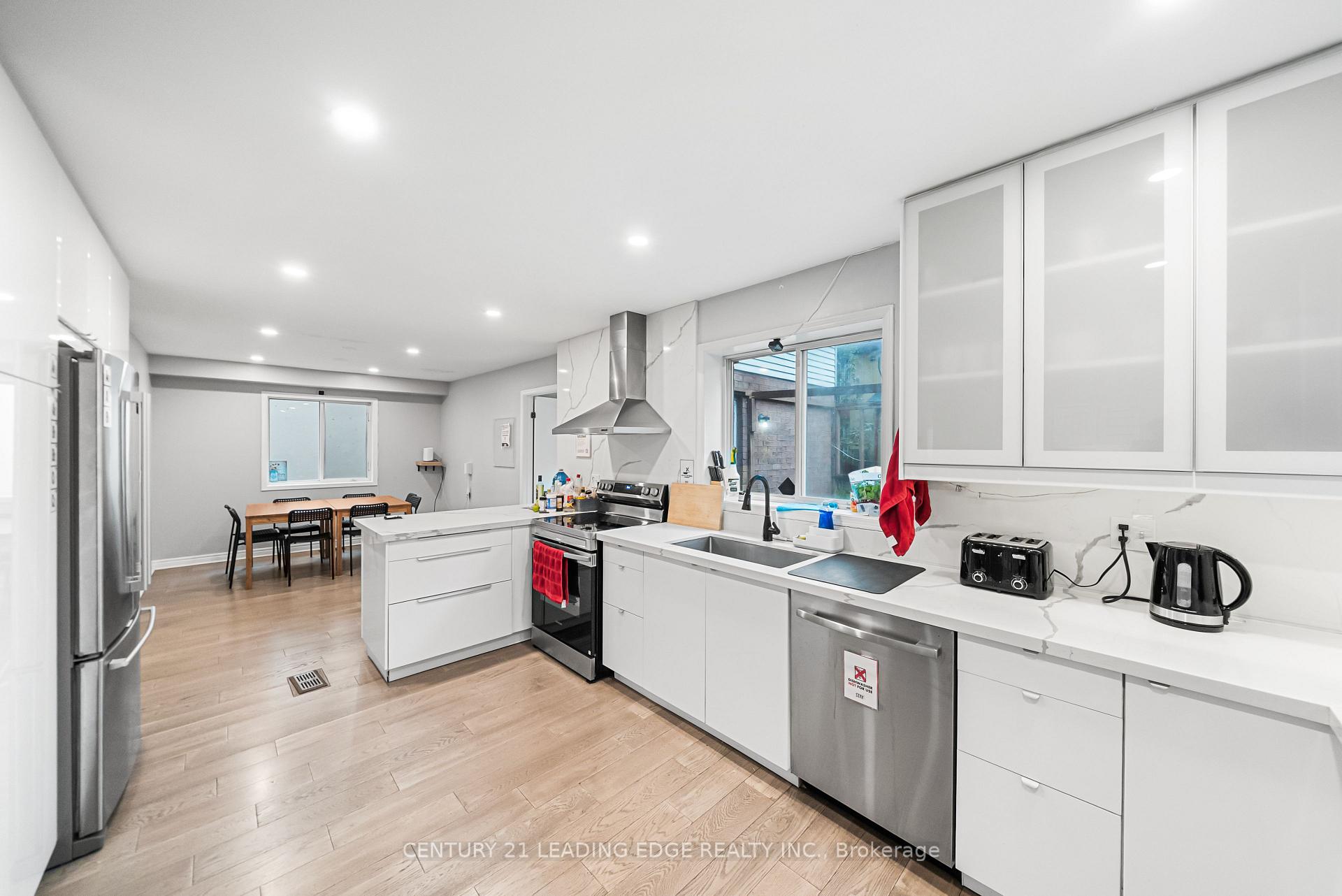 Photo 25 of 527 Glengarry Avenue, Toronto, Bedford Park-Nortown — HOMEH