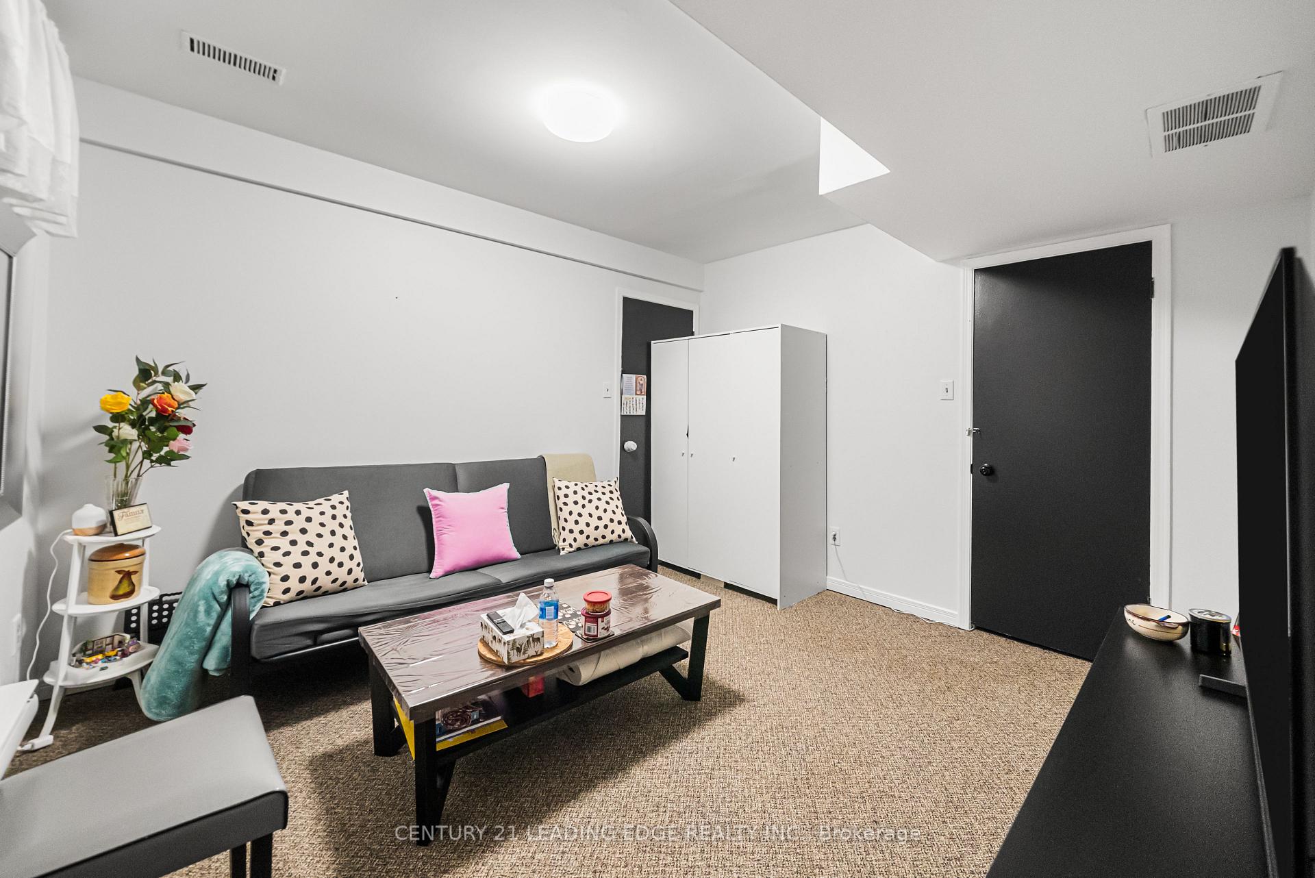 Photo 37 of 527 Glengarry Avenue, Toronto, Bedford Park-Nortown — HOMEH