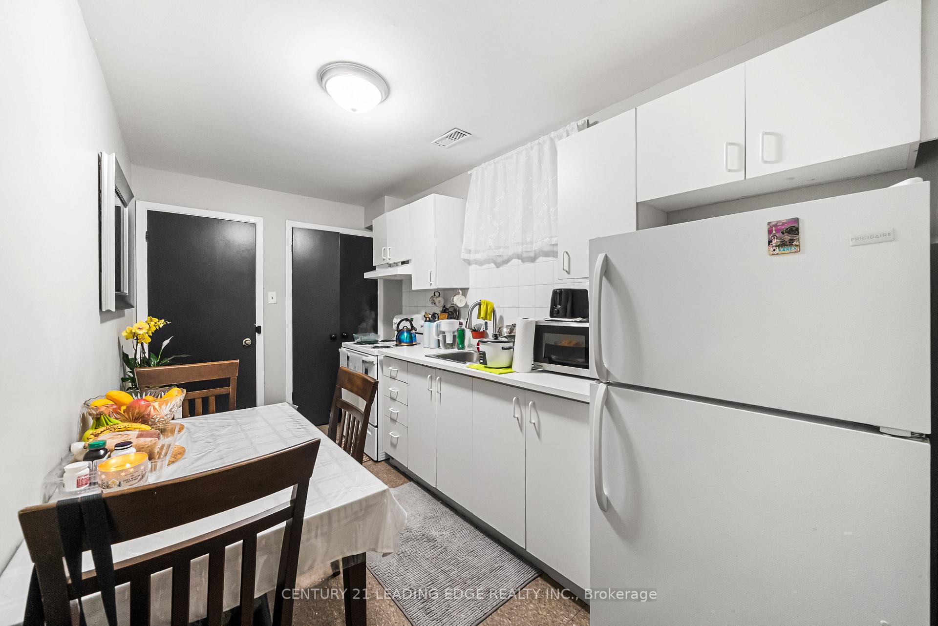 Photo 40 of 527 Glengarry Avenue, Toronto, Bedford Park-Nortown — HOMEH