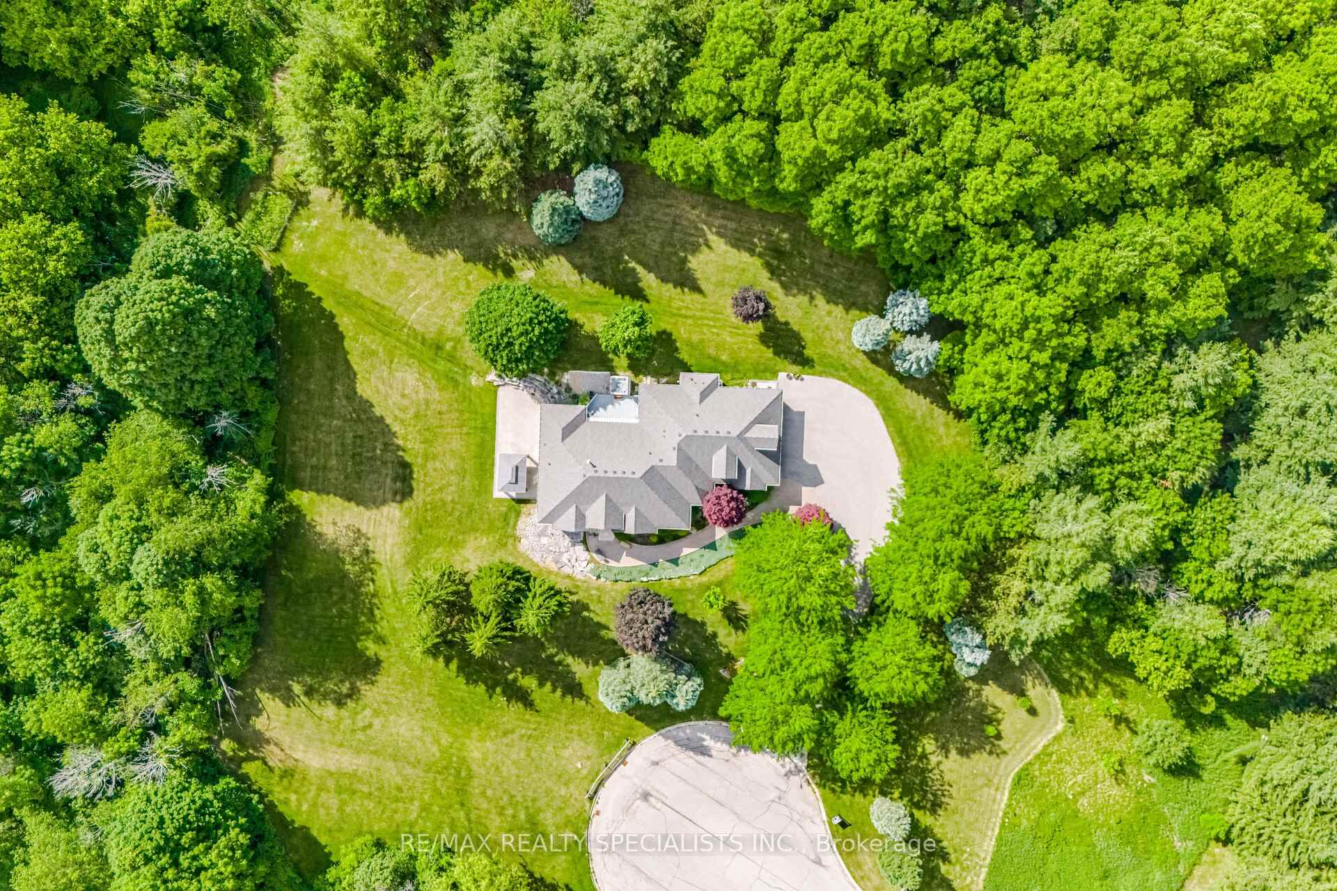 Photo 2 of 10 Valley Hill Drive, Caledon, Palgrave — HOMEH