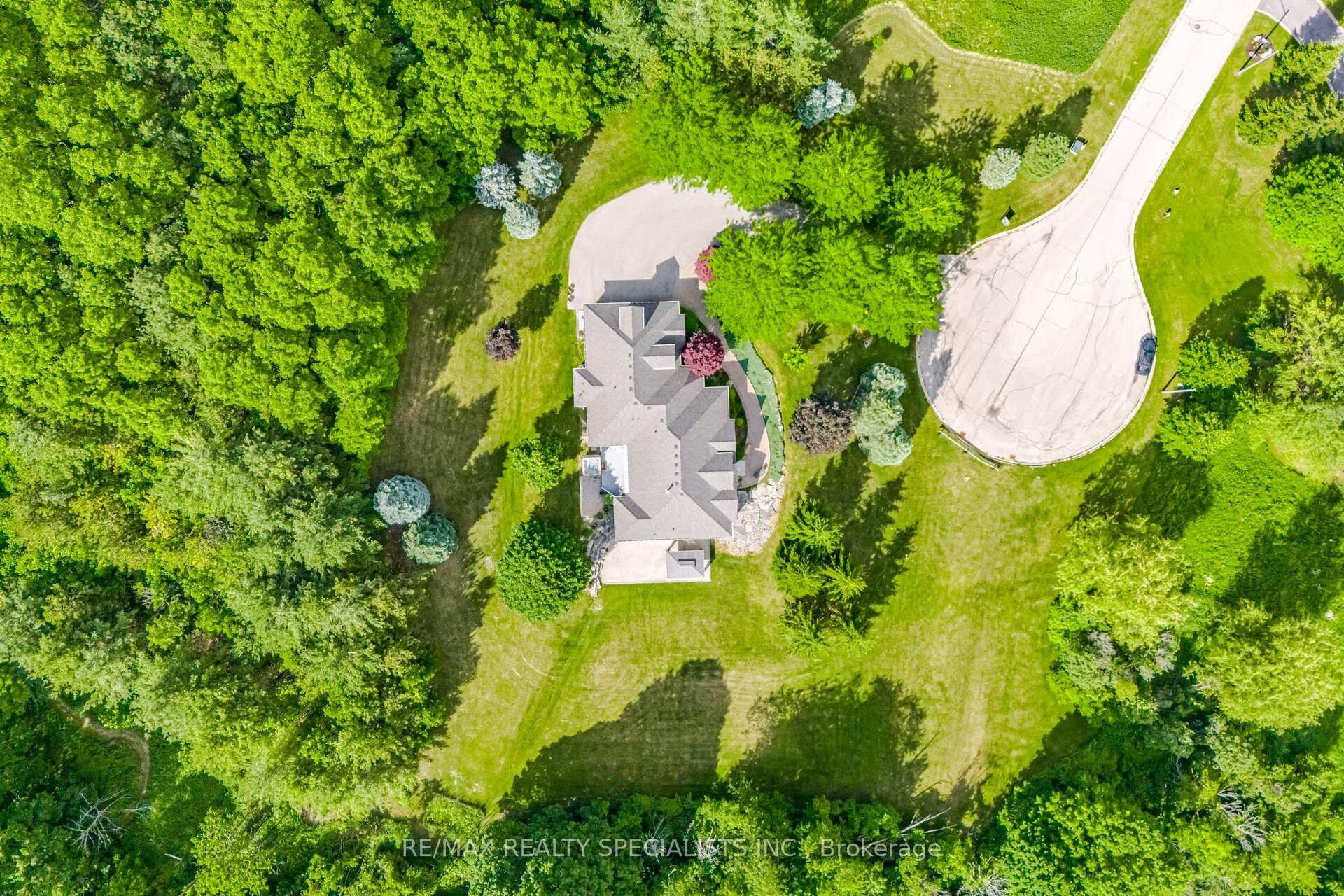 Photo 3 of 10 Valley Hill Drive, Caledon, Palgrave — HOMEH