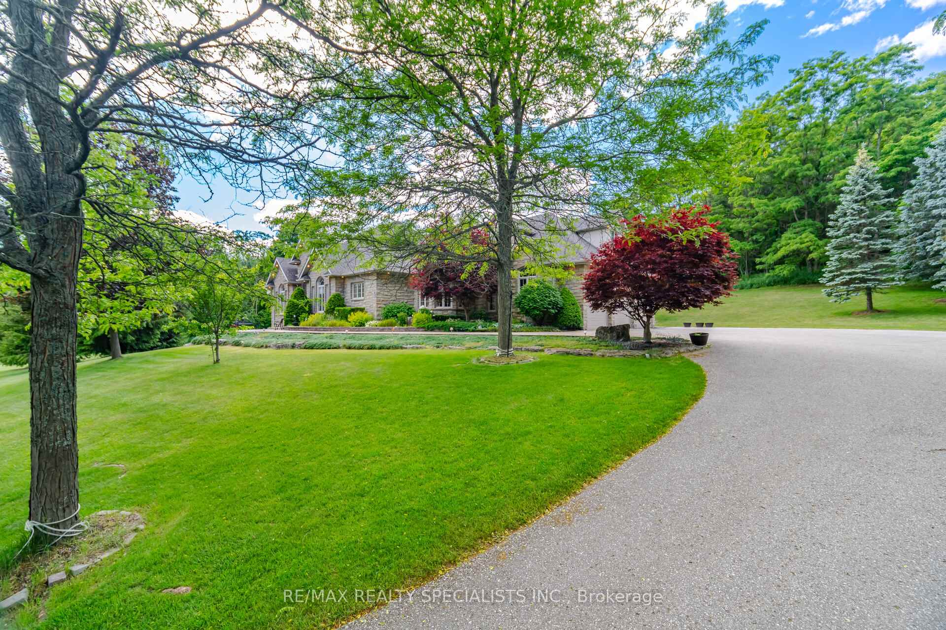 Photo 5 of 10 Valley Hill Drive, Caledon, Palgrave — HOMEH