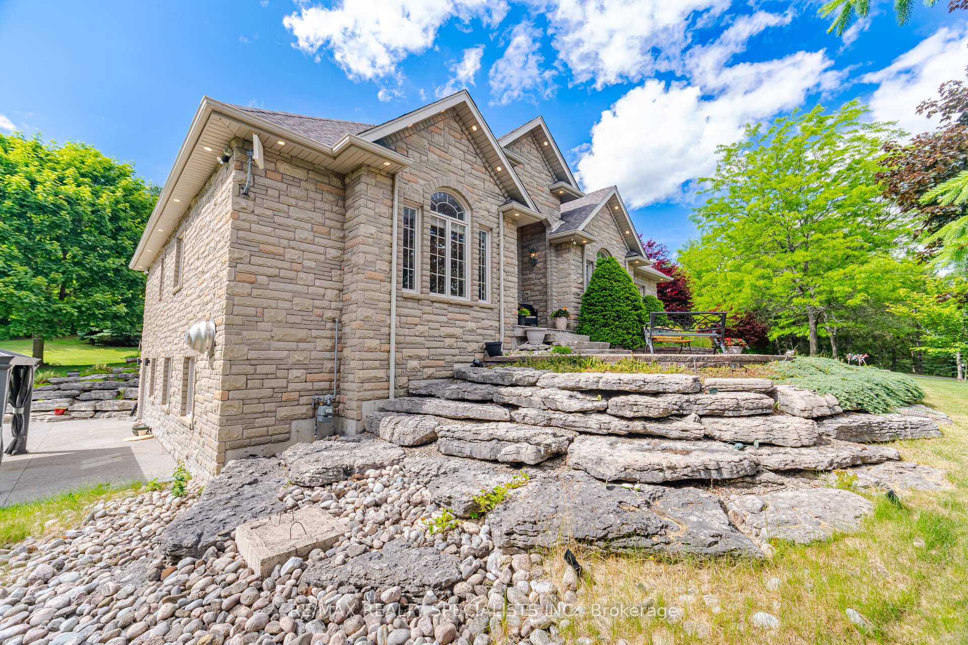 Photo 7 of 10 Valley Hill Drive, Caledon, Palgrave — HOMEH