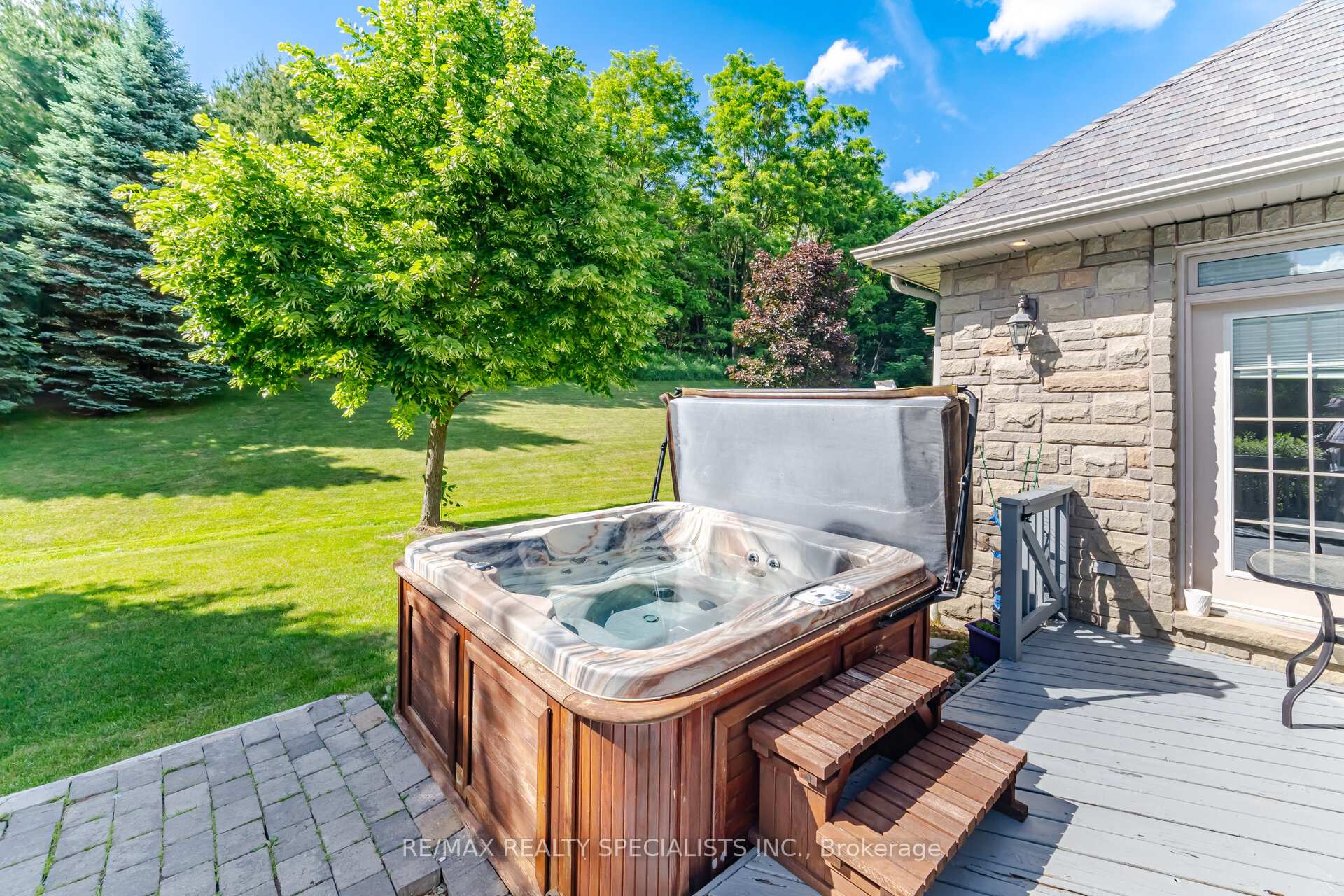 Photo 39 of 10 Valley Hill Drive, Caledon, Palgrave — HOMEH