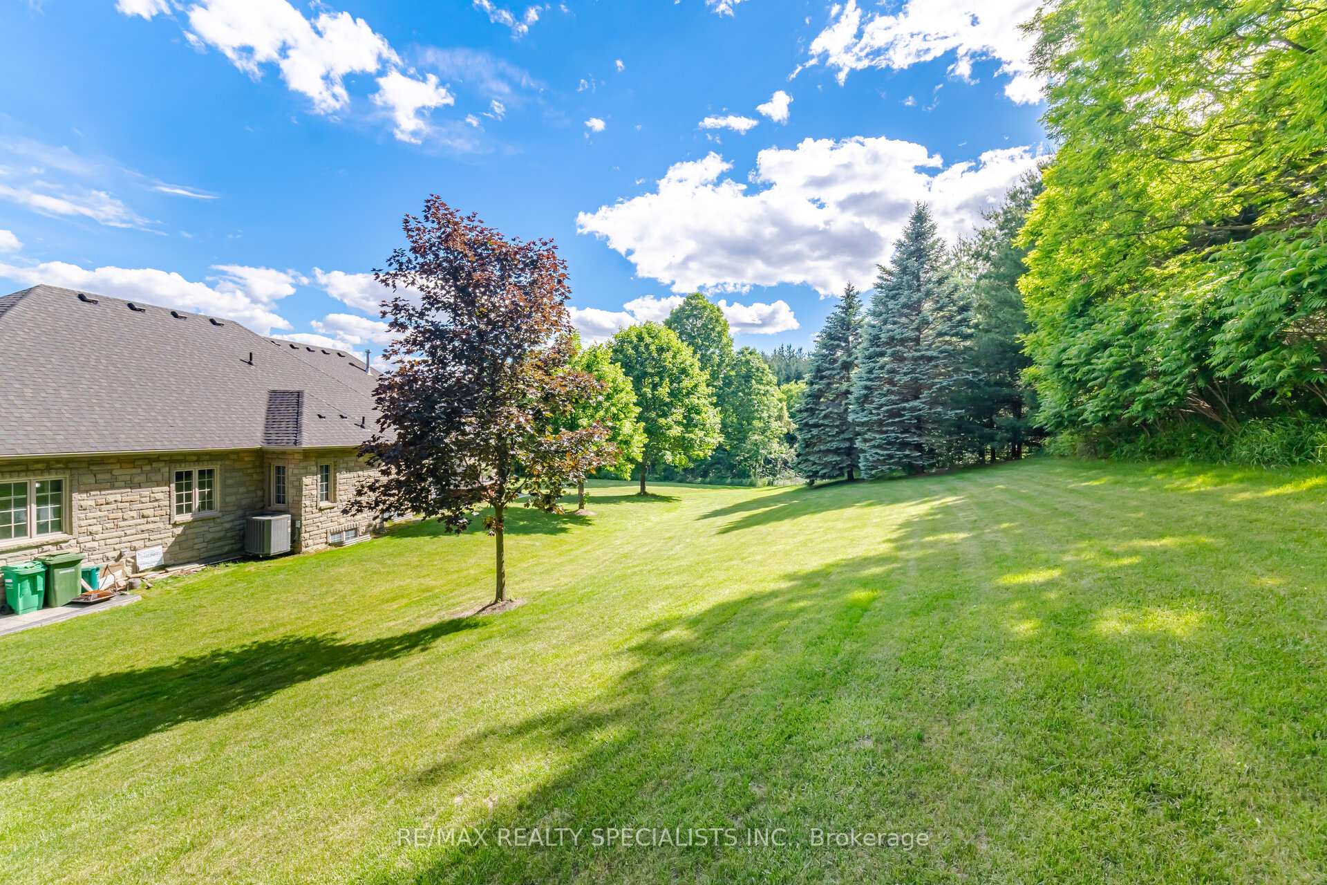 Photo 40 of 10 Valley Hill Drive, Caledon, Palgrave — HOMEH