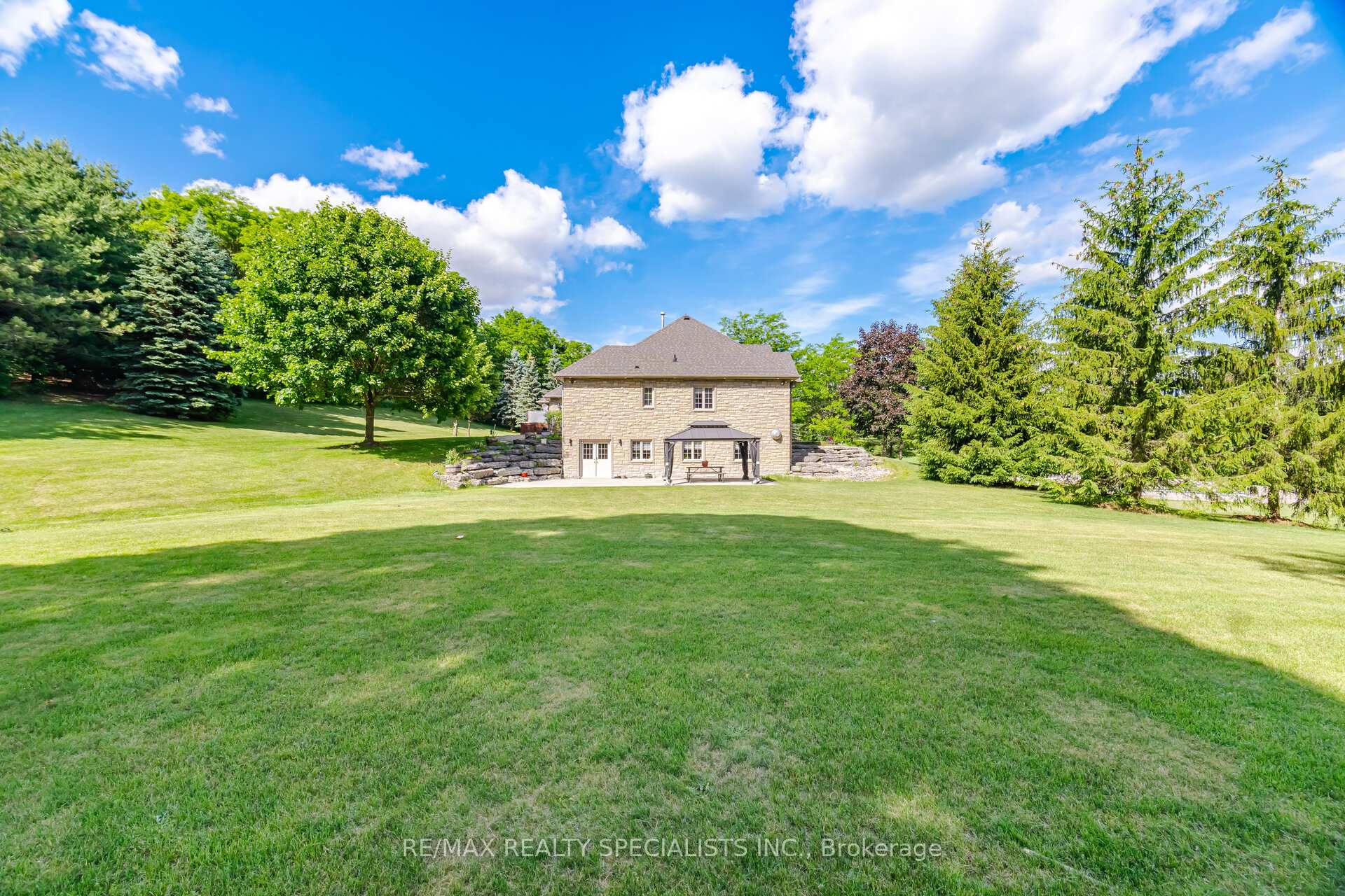 Photo 41 of 10 Valley Hill Drive, Caledon, Palgrave — HOMEH