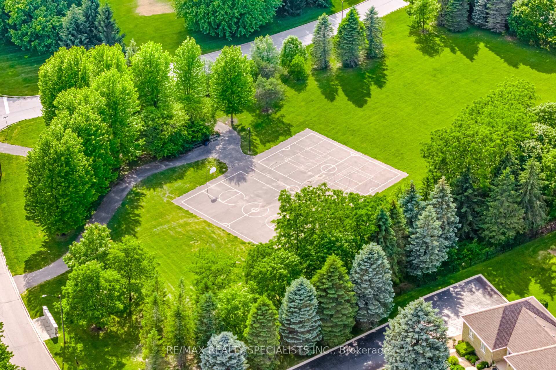 Photo 44 of 10 Valley Hill Drive, Caledon, Palgrave — HOMEH