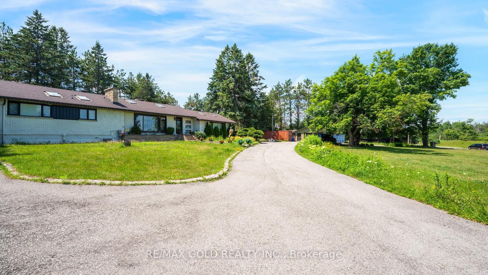Photo 2 of 4680 Penetanguishene Road, Springwater, Hillsdale — HOMEH