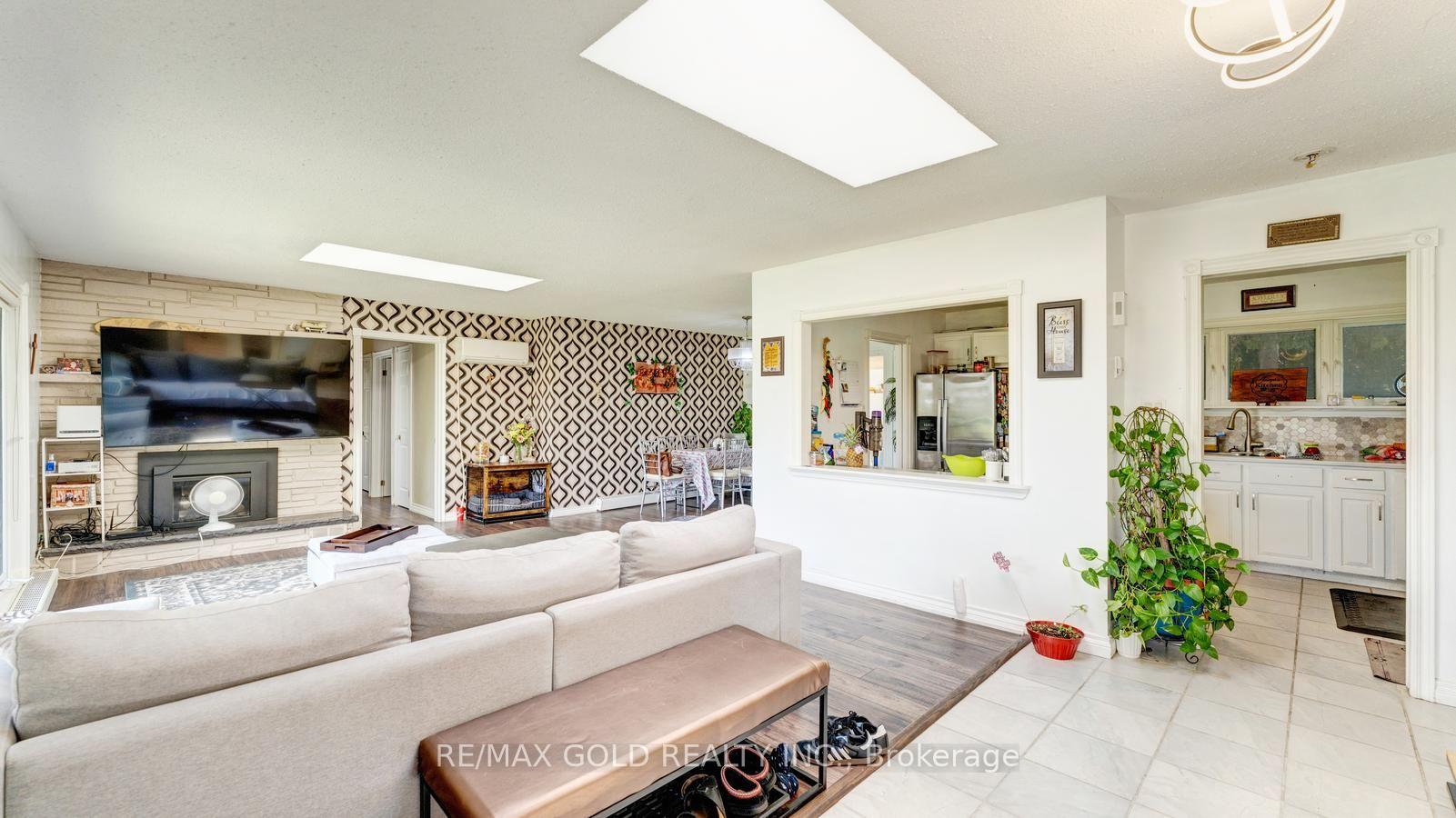 Photo 7 of 4680 Penetanguishene Road, Springwater, Hillsdale — HOMEH