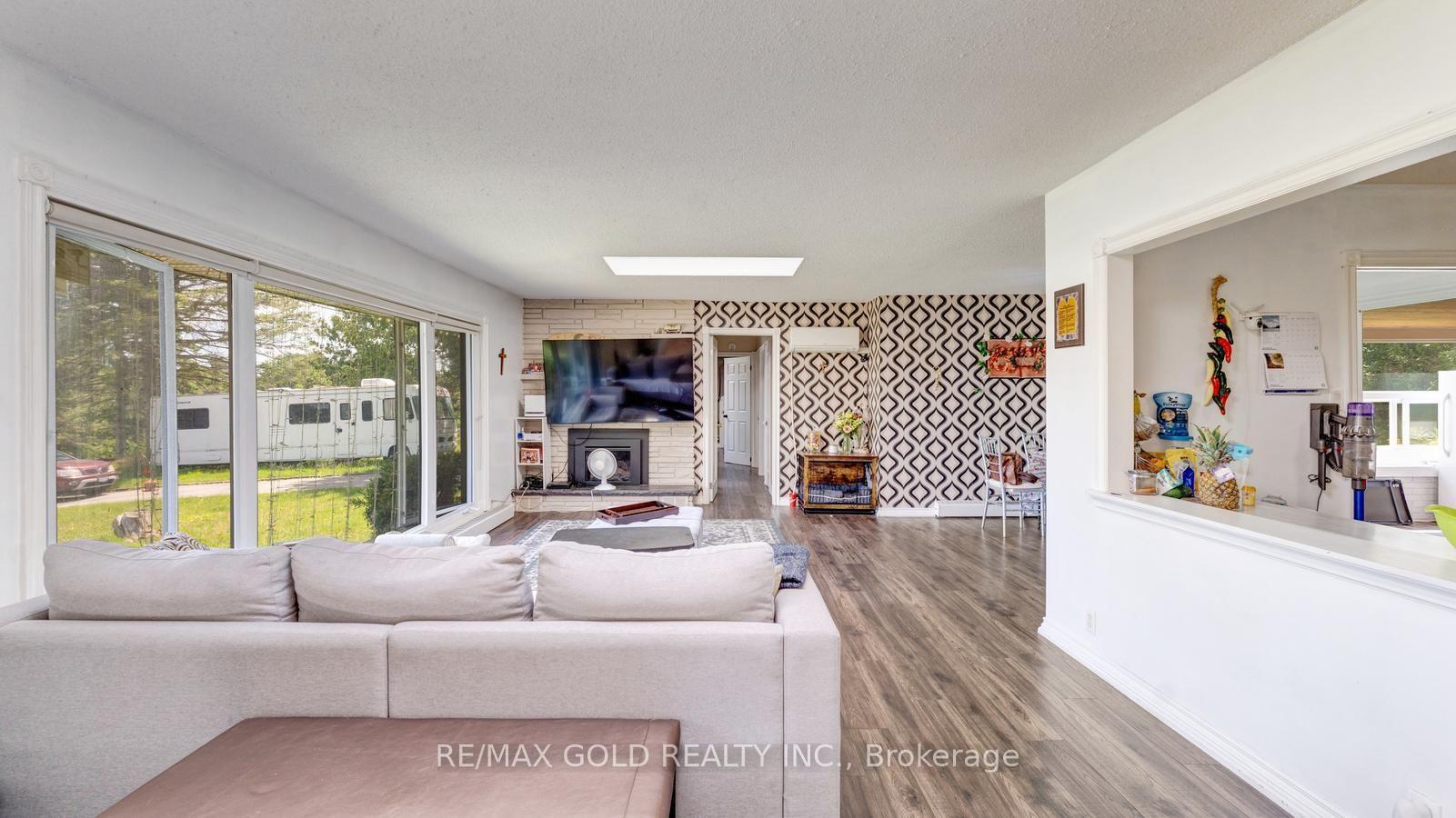 Photo 8 of 4680 Penetanguishene Road, Springwater, Hillsdale — HOMEH