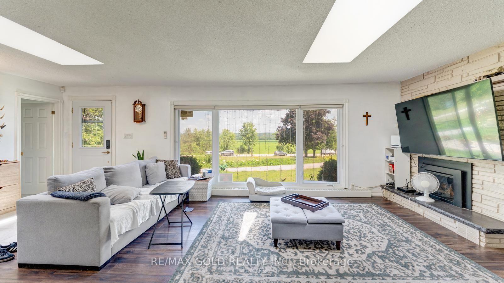 Photo 9 of 4680 Penetanguishene Road, Springwater, Hillsdale — HOMEH