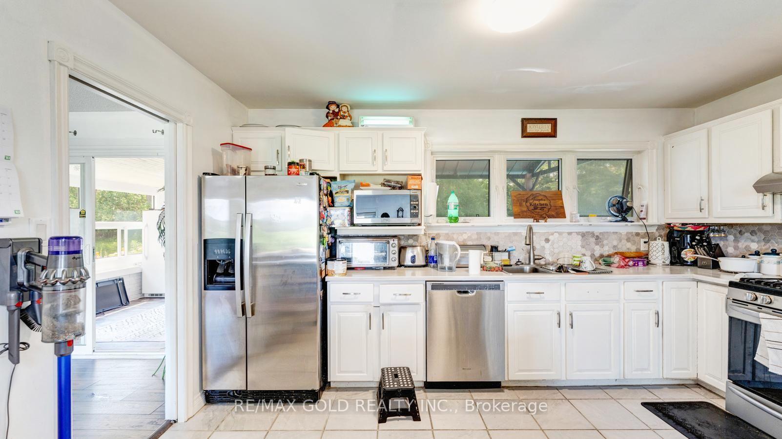Photo 14 of 4680 Penetanguishene Road, Springwater, Hillsdale — HOMEH