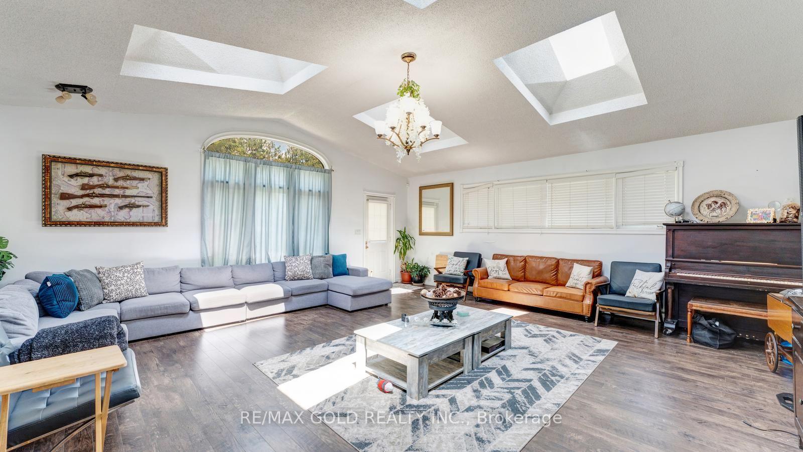 Photo 19 of 4680 Penetanguishene Road, Springwater, Hillsdale — HOMEH
