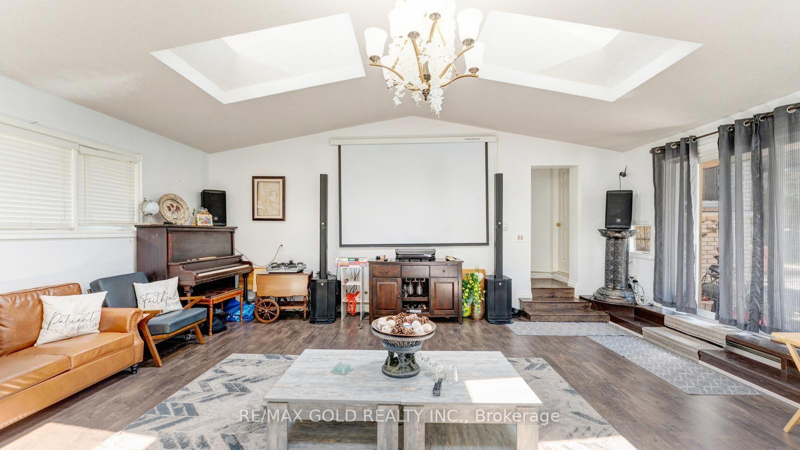 Photo 21 of 4680 Penetanguishene Road, Springwater, Hillsdale — HOMEH