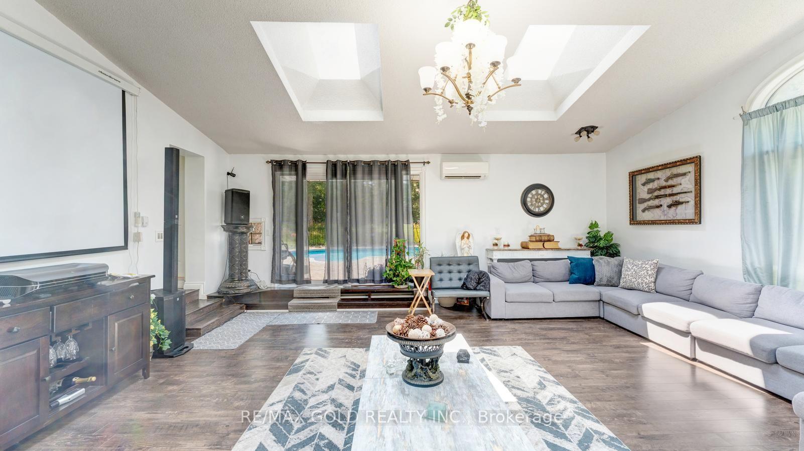 Photo 23 of 4680 Penetanguishene Road, Springwater, Hillsdale — HOMEH