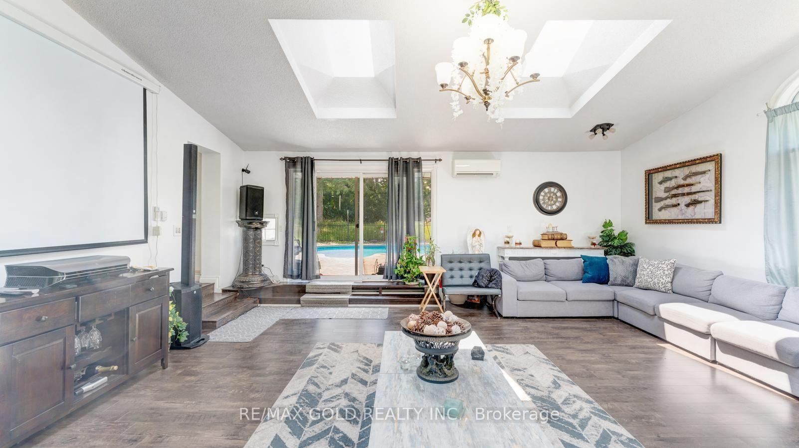 Photo 24 of 4680 Penetanguishene Road, Springwater, Hillsdale — HOMEH
