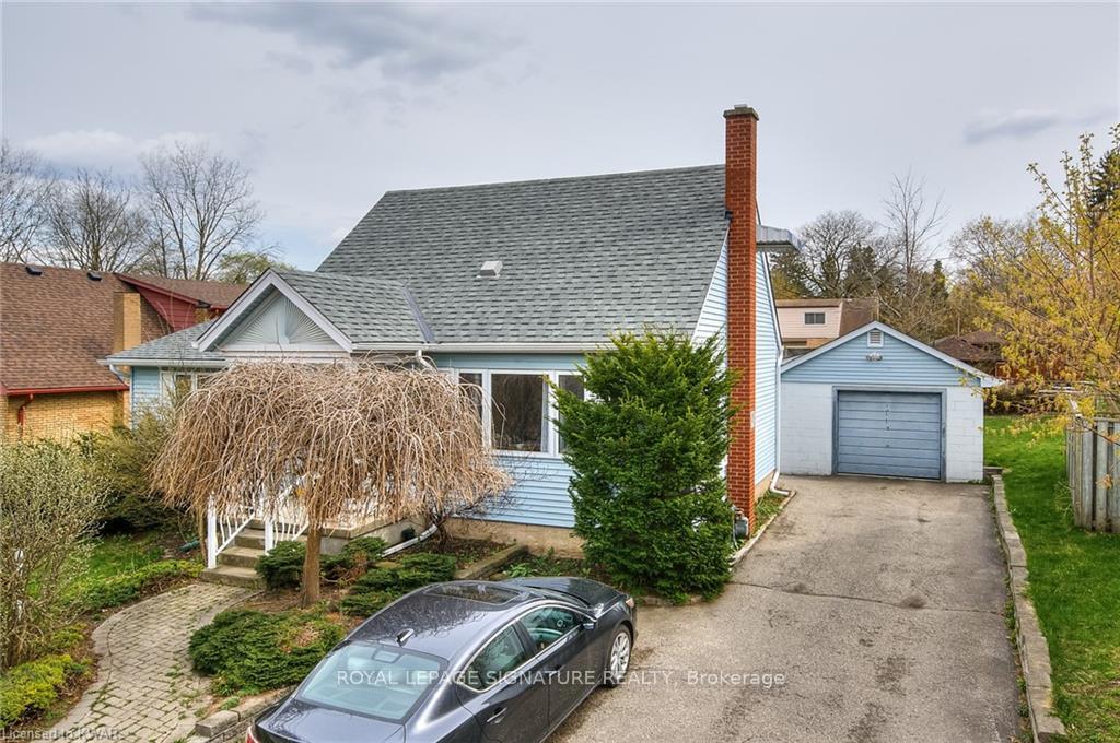 Photo 2 of Unit A, 29 Marshall Street, Waterloo, Beechwood/University — HOMEH