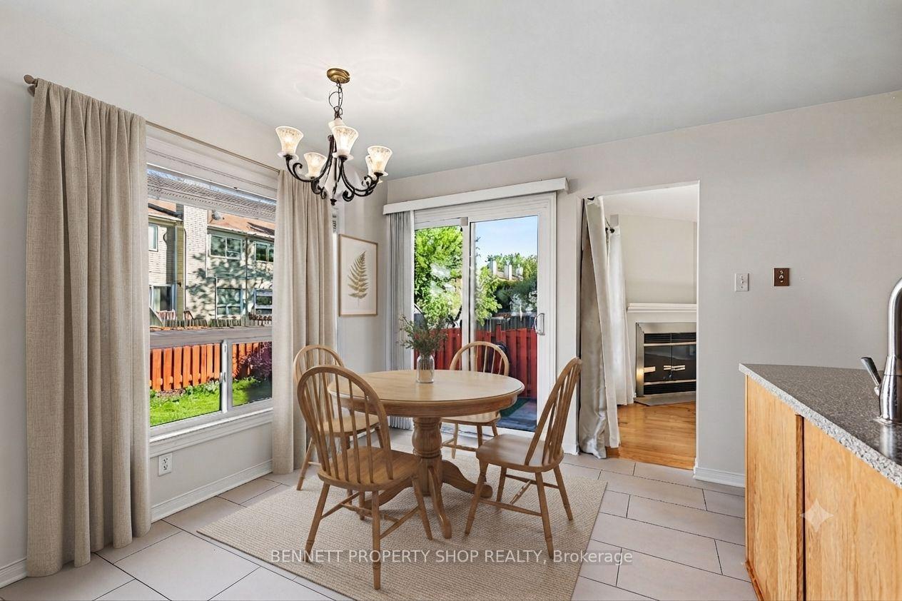 Photo 4 of 82 Emerald Meadows Drive, Ottawa, Kanata - Emerald Meadows/Trailwest — HOMEH
