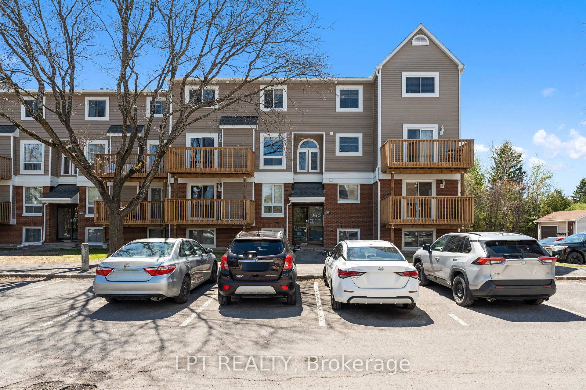 Front of Unit 4, 260 Fenerty Court