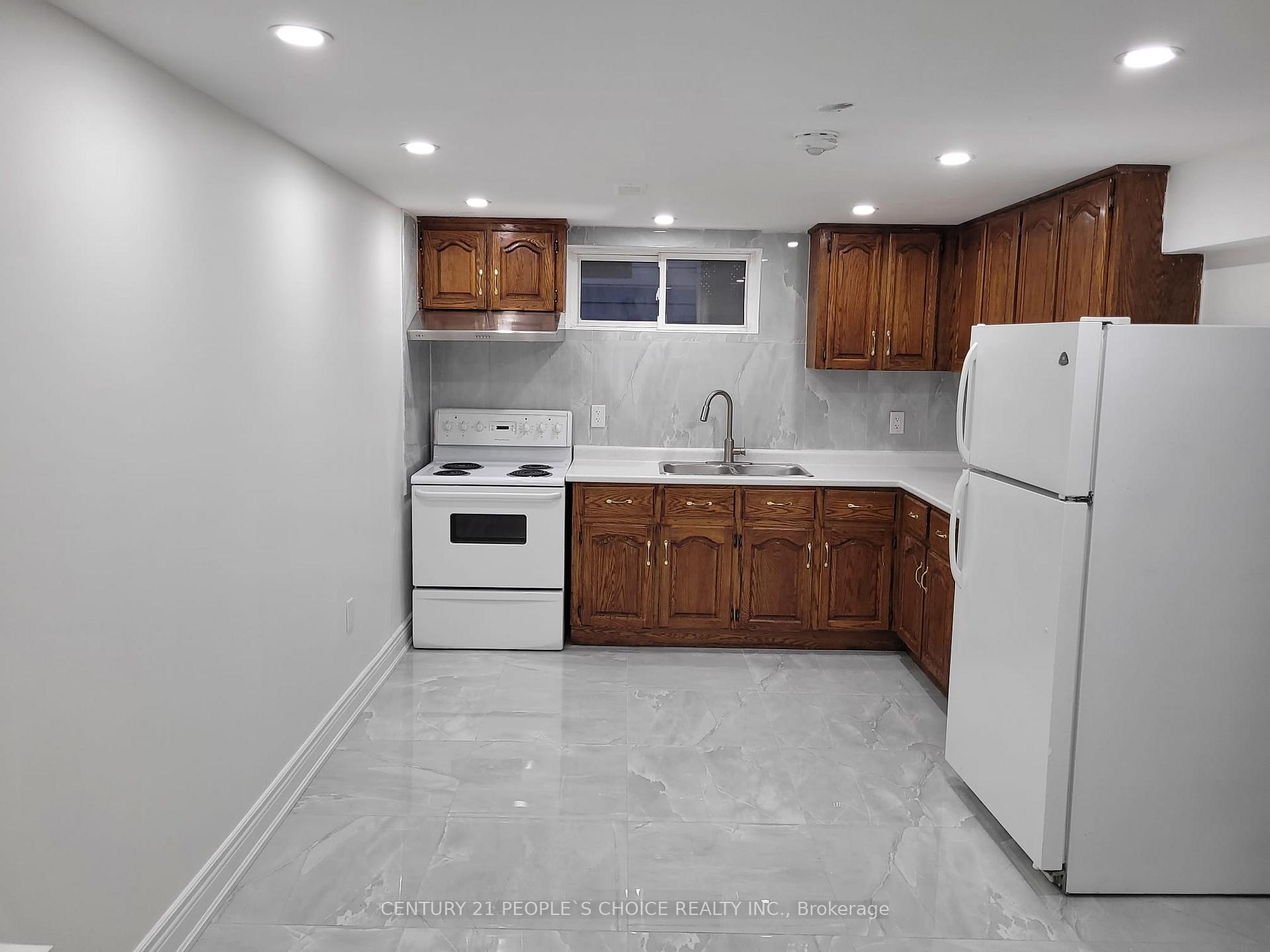Photo 2 of Unit Main, 15 Nancy Mccredie Drive, Brampton, Brampton West — HOMEH
