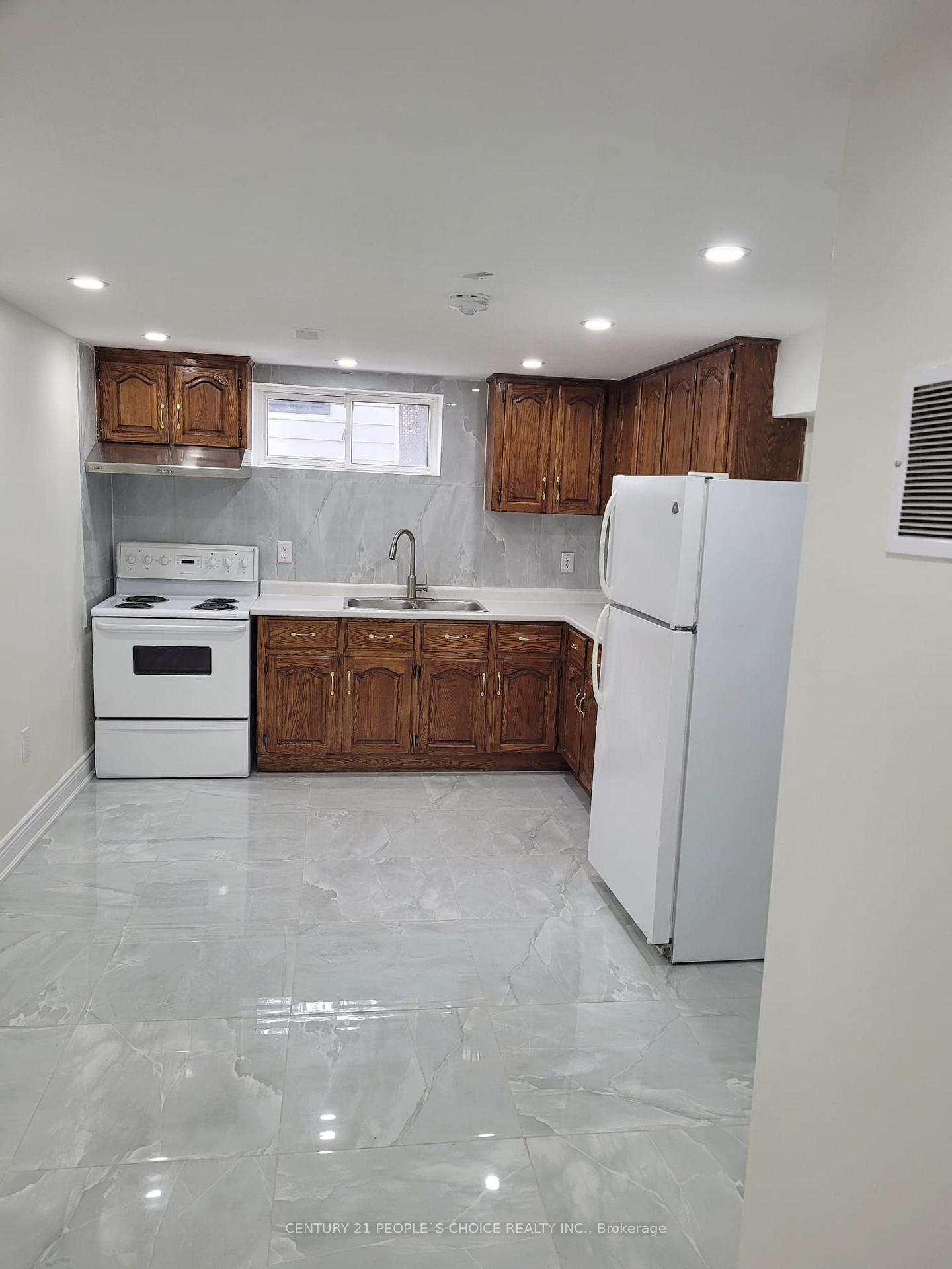 Photo 3 of Unit Main, 15 Nancy Mccredie Drive, Brampton, Brampton West — HOMEH