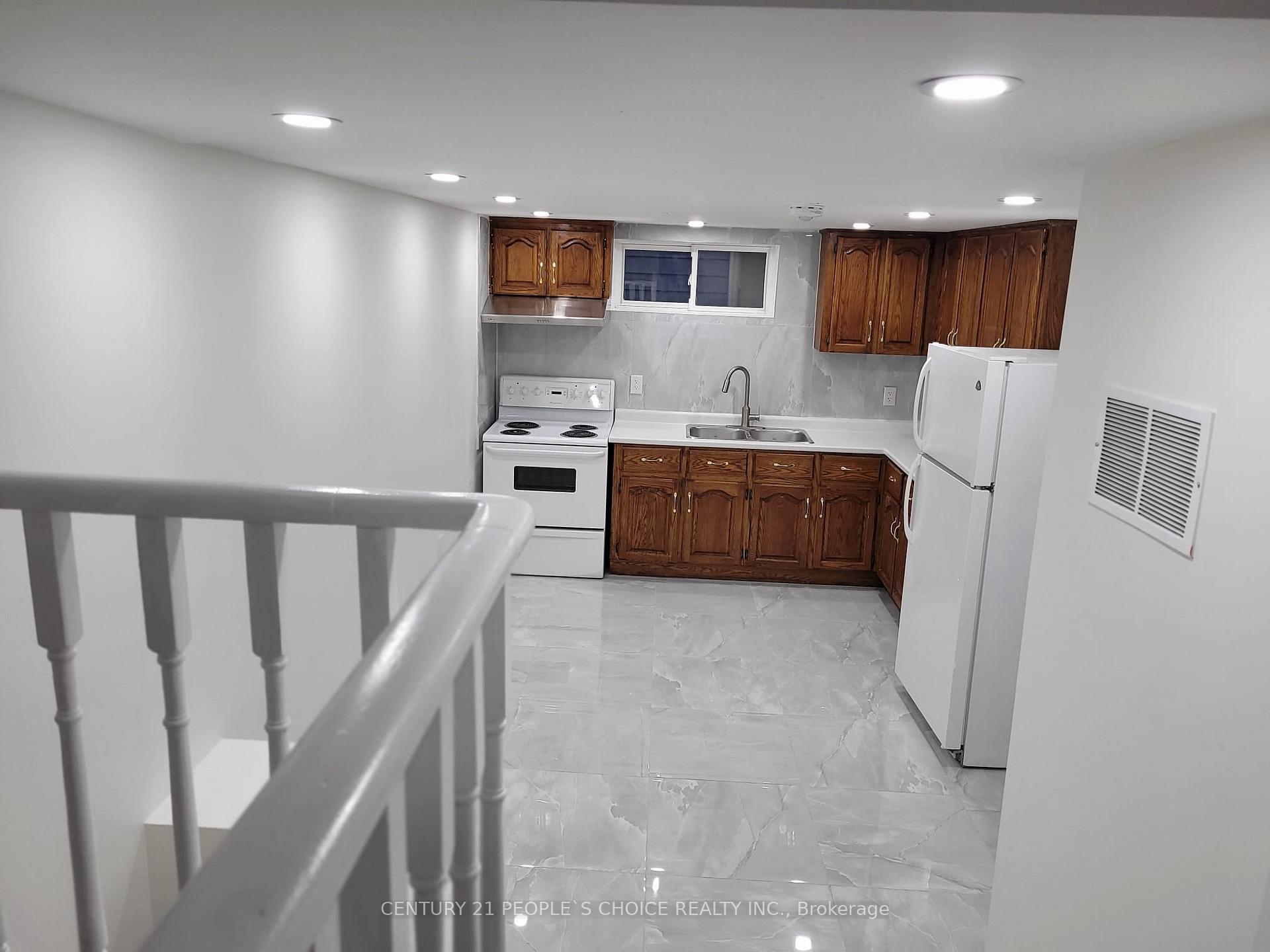 Photo 4 of Unit Main, 15 Nancy Mccredie Drive, Brampton, Brampton West — HOMEH