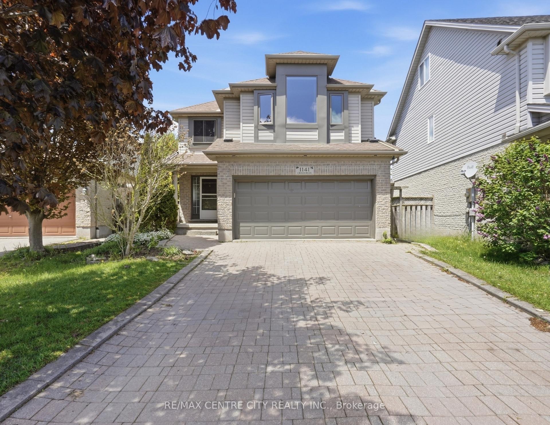Front of 1141 CROSSCREEK Cres