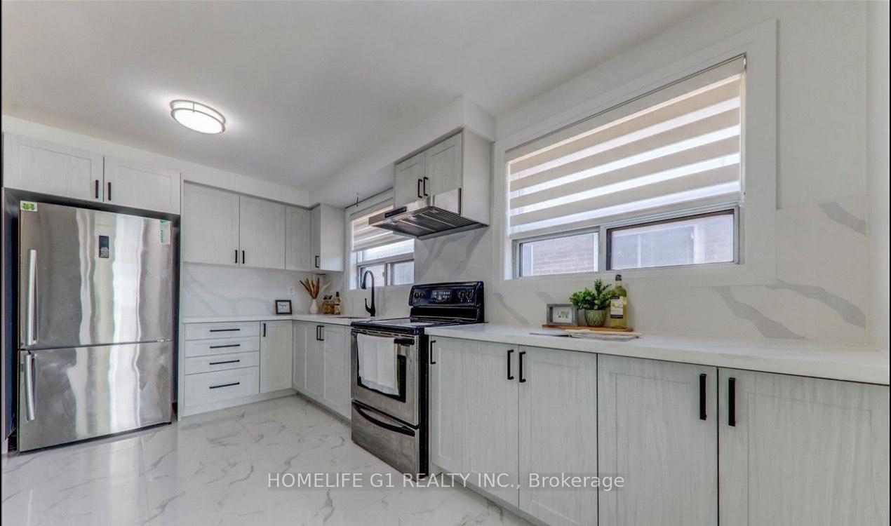 Photo 3 of 12 Primula Crescent, North York, Humber Summit — HOMEH