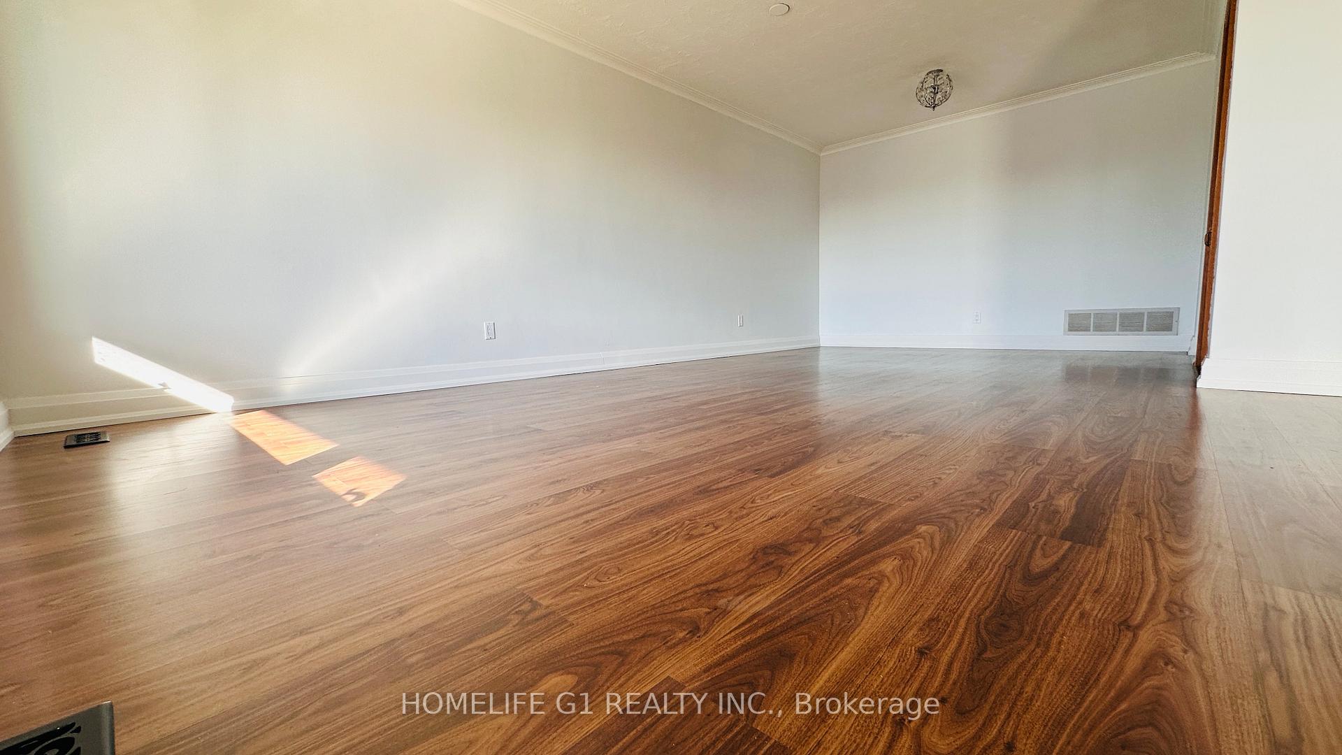 Photo 4 of 12 Primula Crescent, North York, Humber Summit — HOMEH