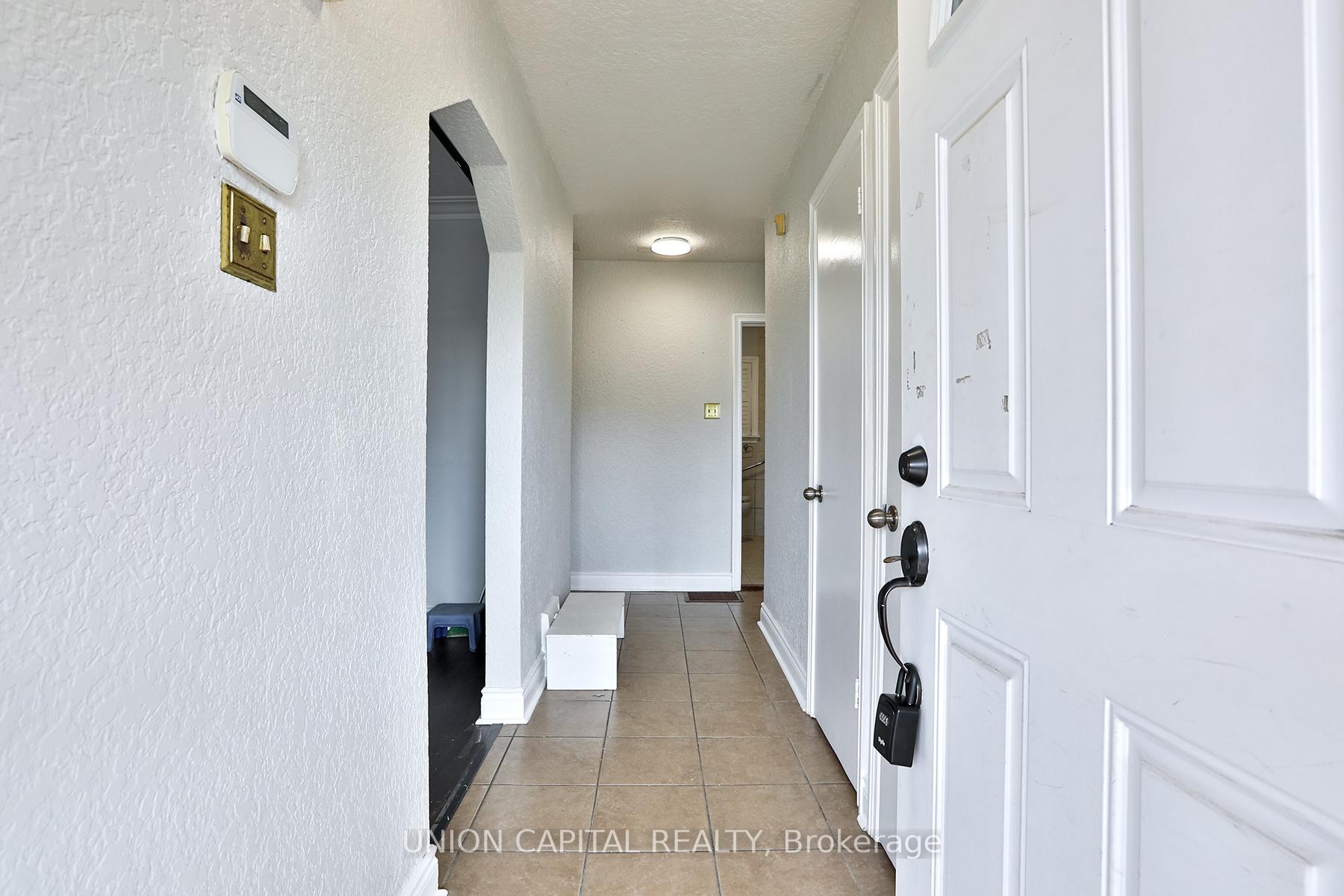 Photo 2 of 38 Claver Avenue, North York, Yorkdale-Glen Park — HOMEH