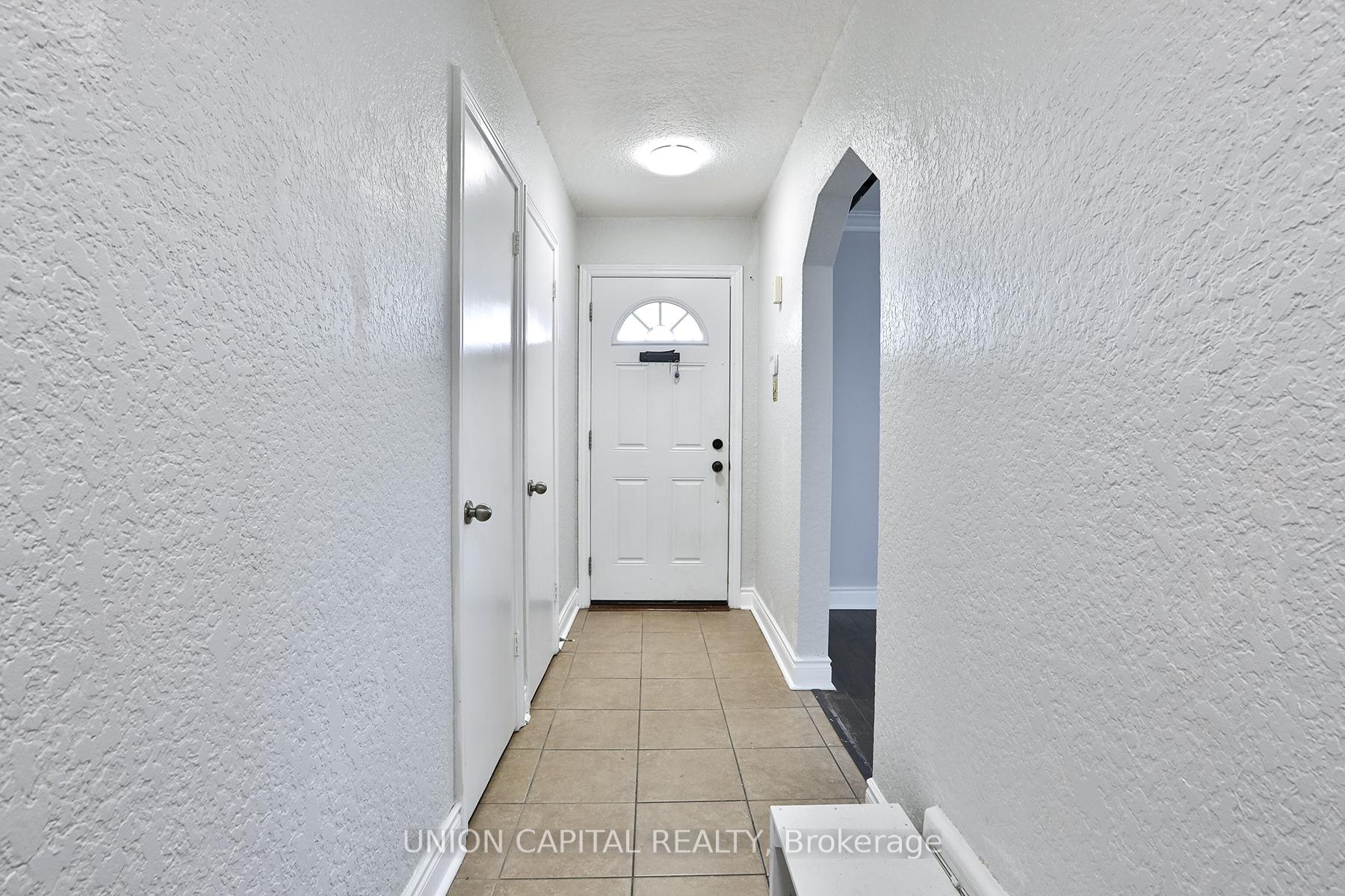 Photo 3 of 38 Claver Avenue, North York, Yorkdale-Glen Park — HOMEH