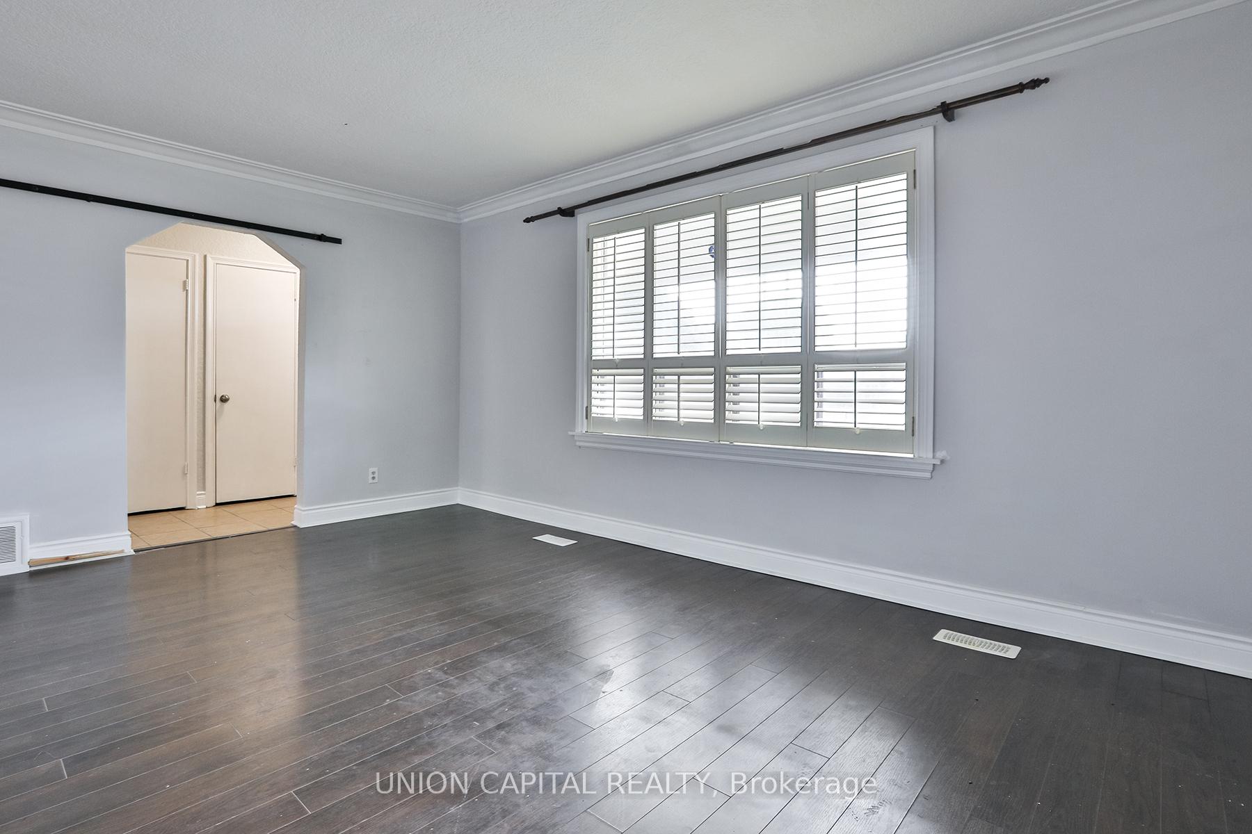 Photo 6 of 38 Claver Avenue, North York, Yorkdale-Glen Park — HOMEH