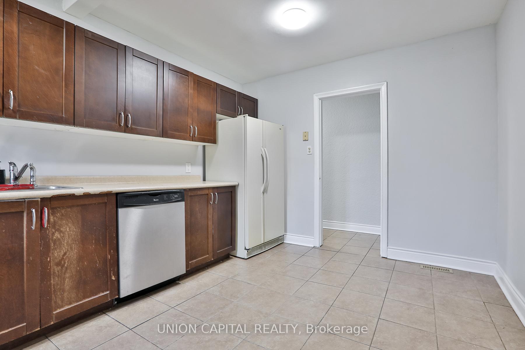 Photo 9 of 38 Claver Avenue, North York, Yorkdale-Glen Park — HOMEH