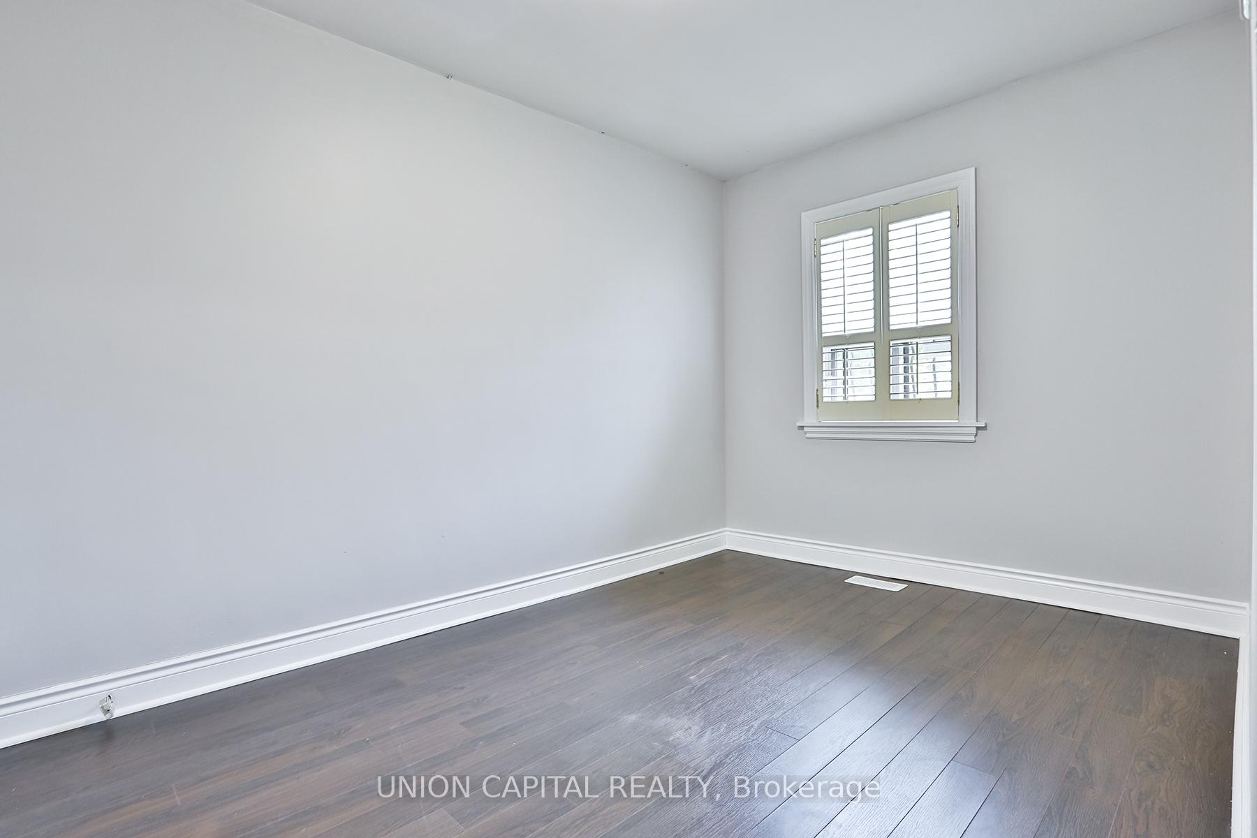 Photo 11 of 38 Claver Avenue, North York, Yorkdale-Glen Park — HOMEH