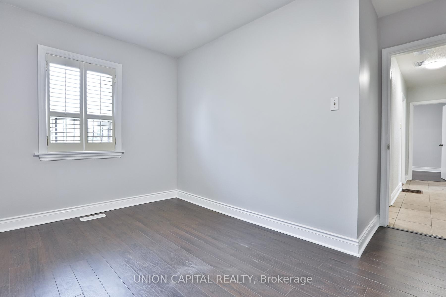 Photo 12 of 38 Claver Avenue, North York, Yorkdale-Glen Park — HOMEH