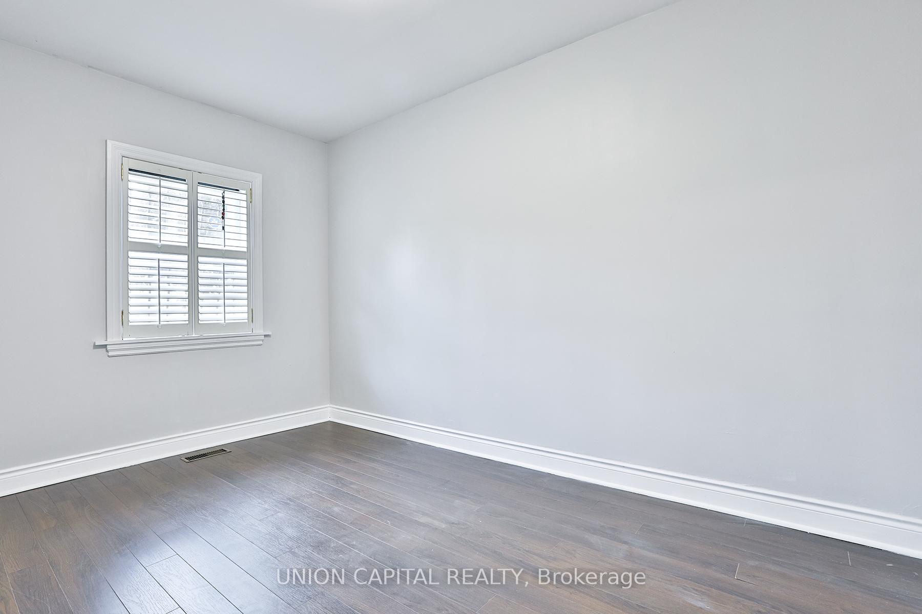 Photo 13 of 38 Claver Avenue, North York, Yorkdale-Glen Park — HOMEH