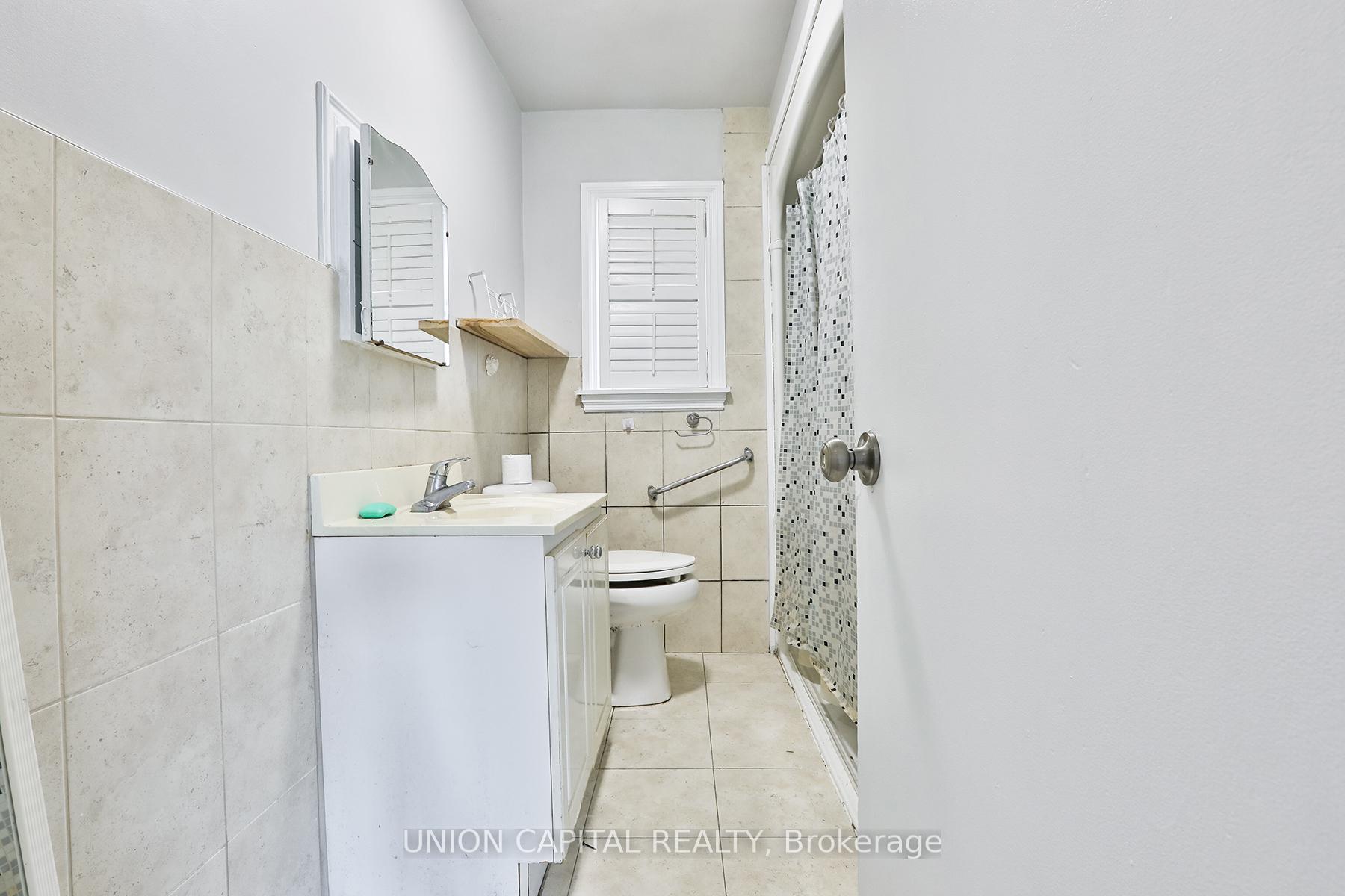 Photo 18 of 38 Claver Avenue, North York, Yorkdale-Glen Park — HOMEH