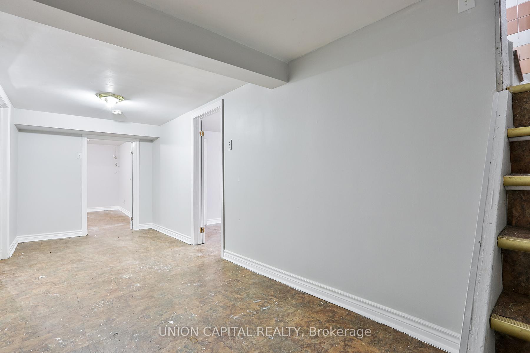 Photo 19 of 38 Claver Avenue, North York, Yorkdale-Glen Park — HOMEH