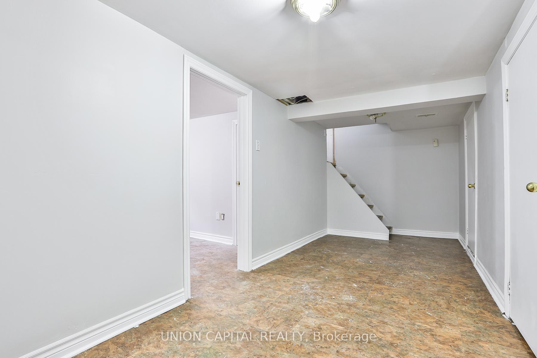 Photo 20 of 38 Claver Avenue, North York, Yorkdale-Glen Park — HOMEH