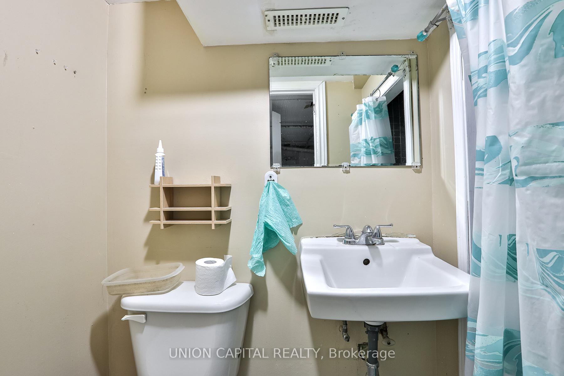 Photo 25 of 38 Claver Avenue, North York, Yorkdale-Glen Park — HOMEH