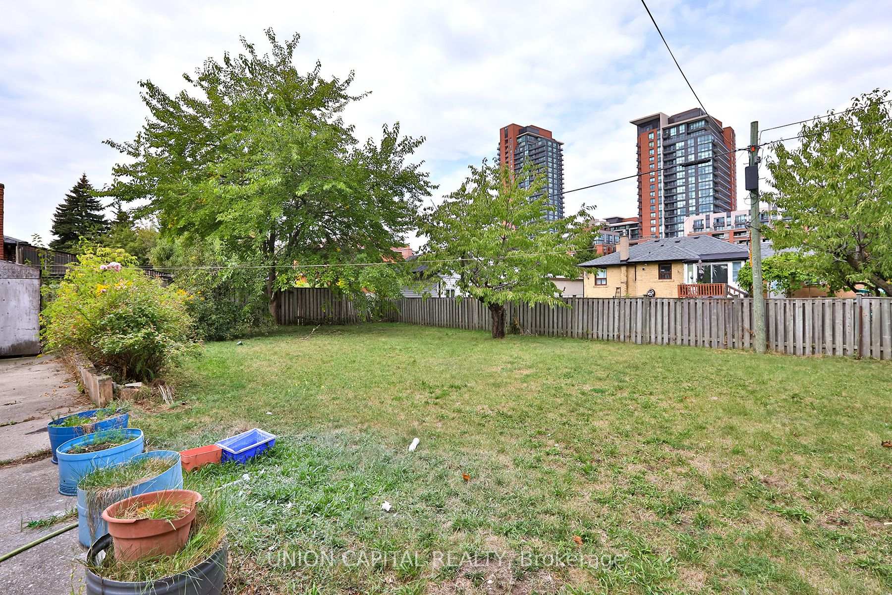 Photo 26 of 38 Claver Avenue, North York, Yorkdale-Glen Park — HOMEH
