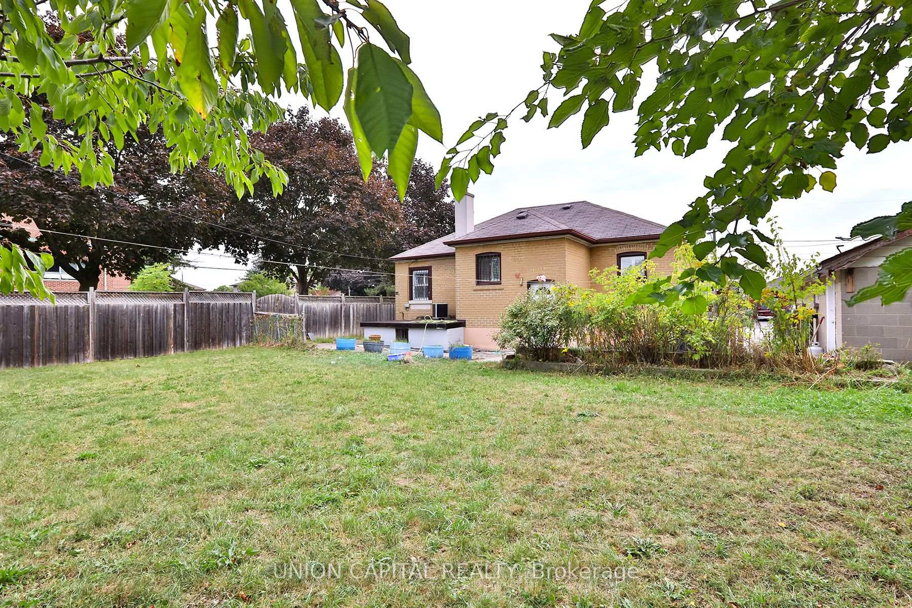 Photo 28 of 38 Claver Avenue, North York, Yorkdale-Glen Park — HOMEH